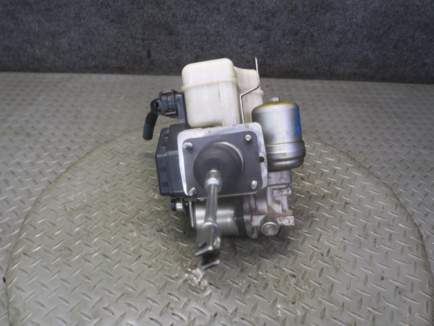 2011 Lexus URJ150L GX460 ABS Pump & Brake Master Cylinder Assembly OEM