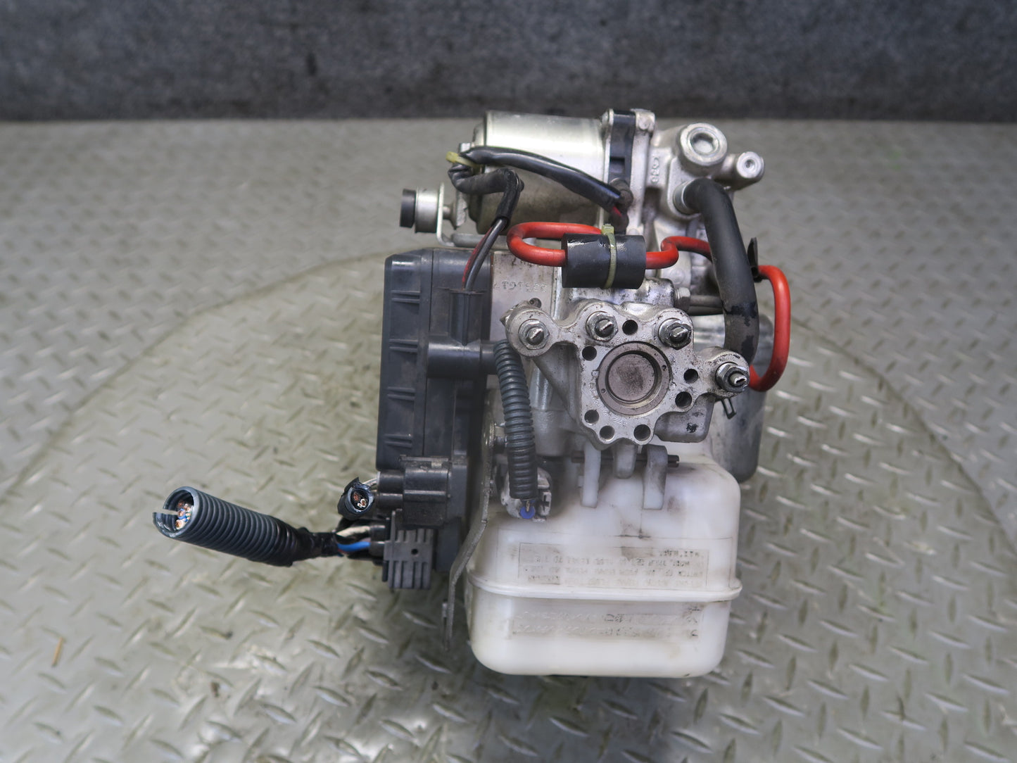 2011 Lexus URJ150L GX460 ABS Pump & Brake Master Cylinder Assembly OEM