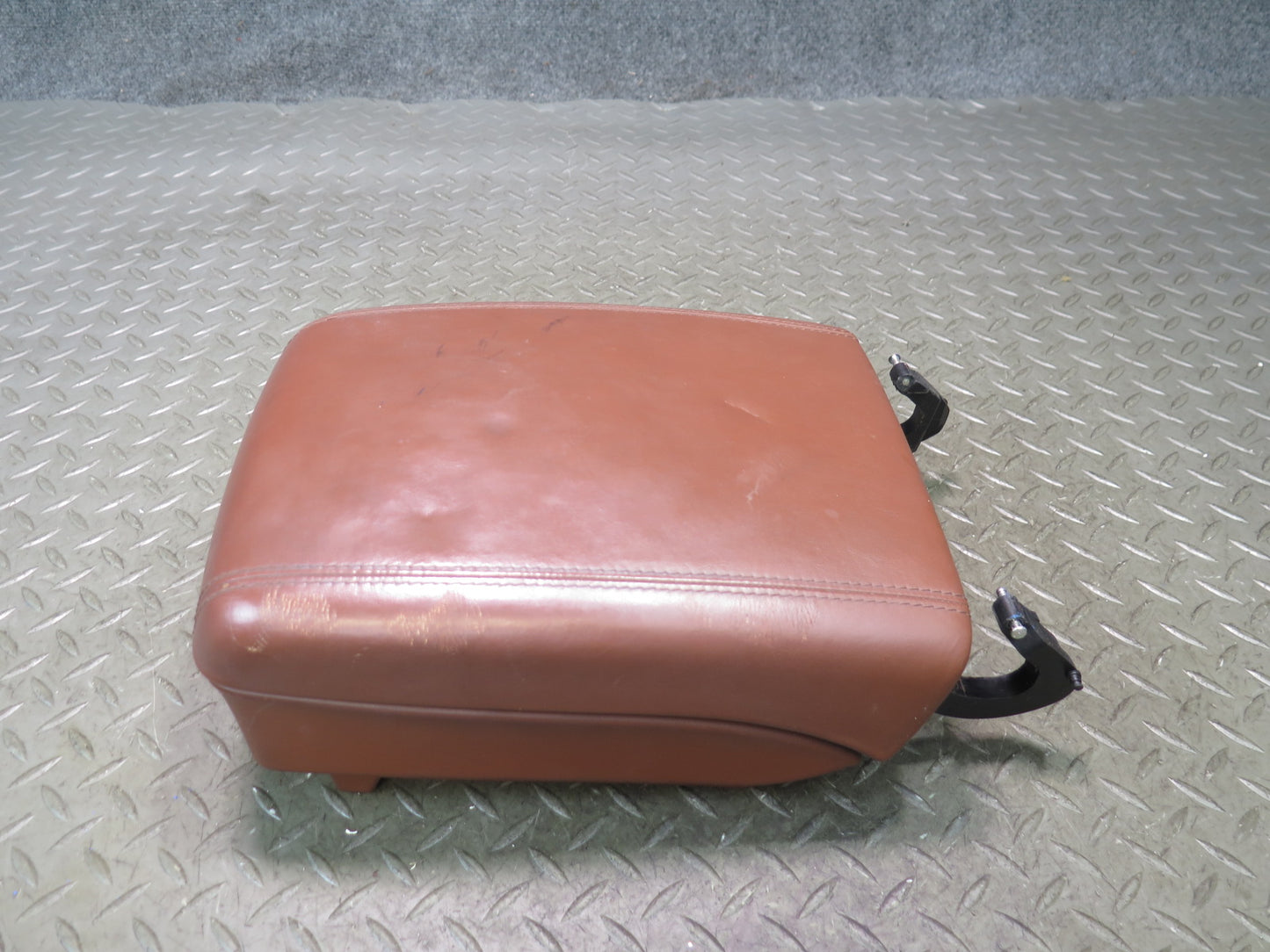 2003-2010 Porsche Cayenne 955 Center Console Leather Armrest Compartment Storage