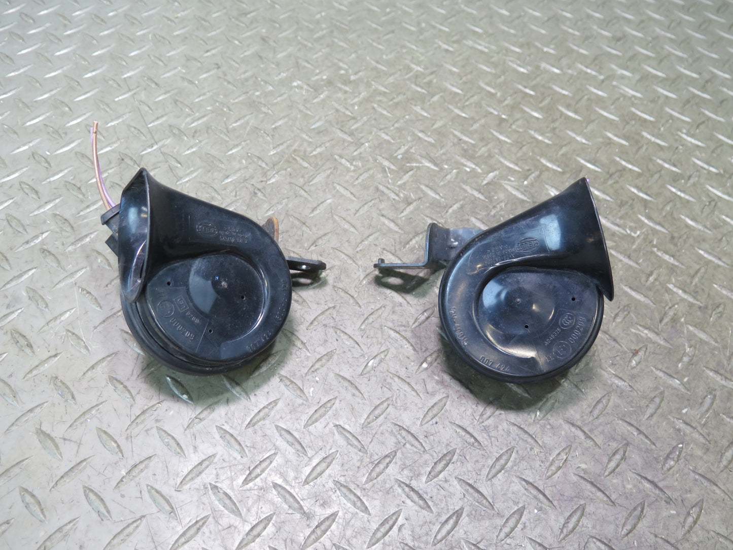 2003-2010 Porsche Cayenne 957 High & Low Tone Note Pitch Horn Signal Set of 2