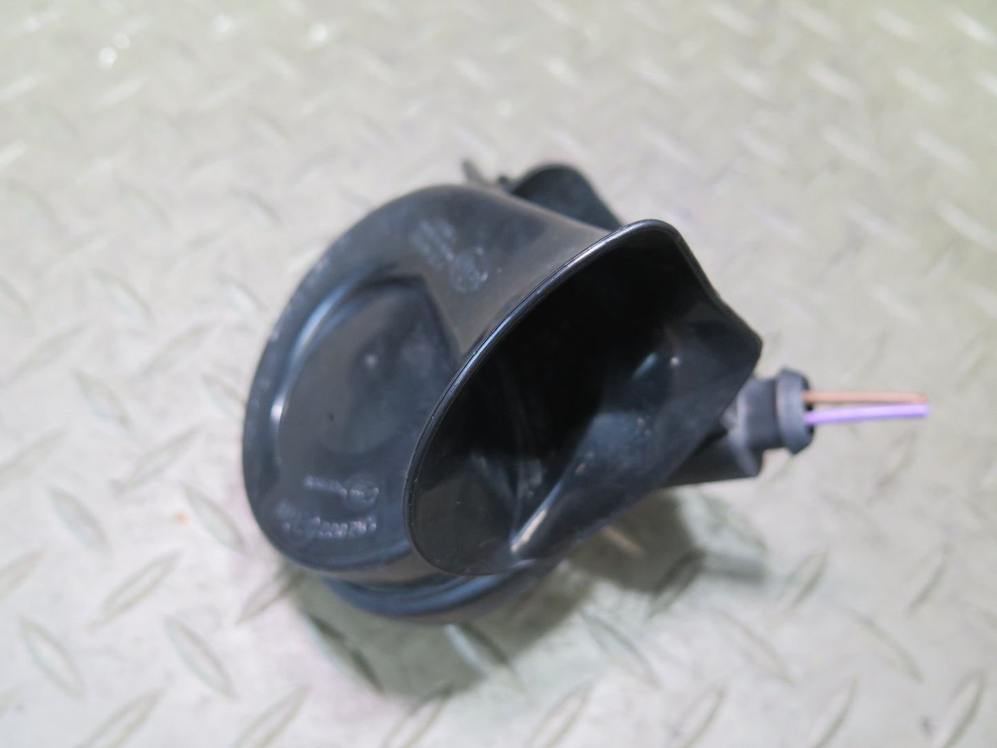 2003-2010 Porsche Cayenne 957 High & Low Tone Note Pitch Horn Signal Set of 2