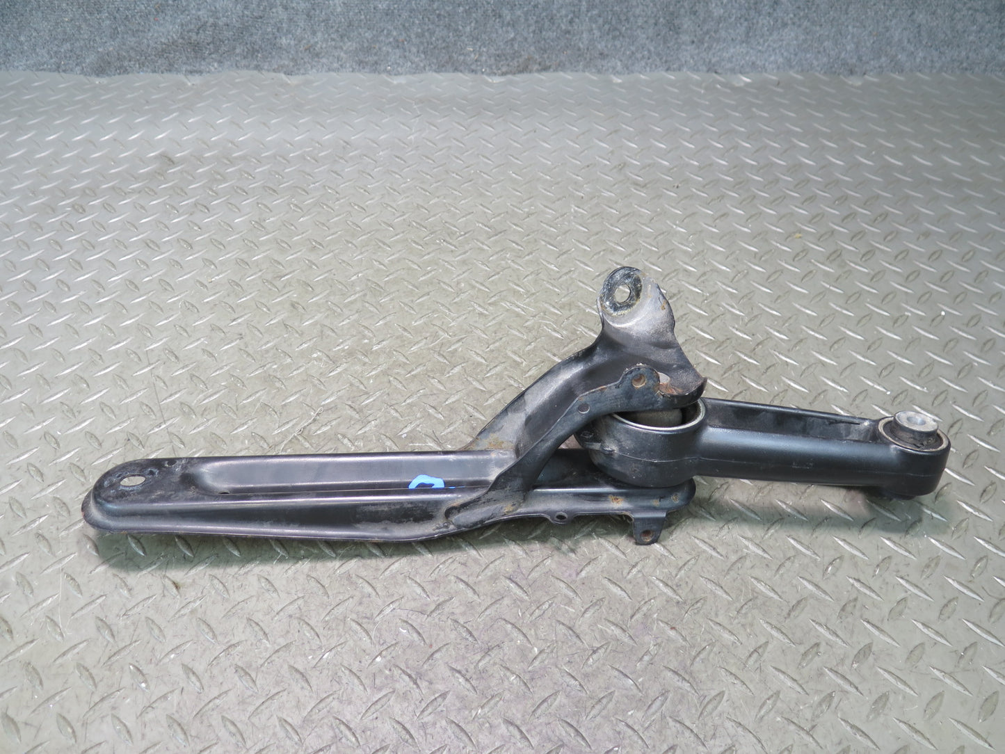 2003-2010 Porsche Cayenne 957 Turbo Engine Right Mount Brace Bracket 7L5199373A