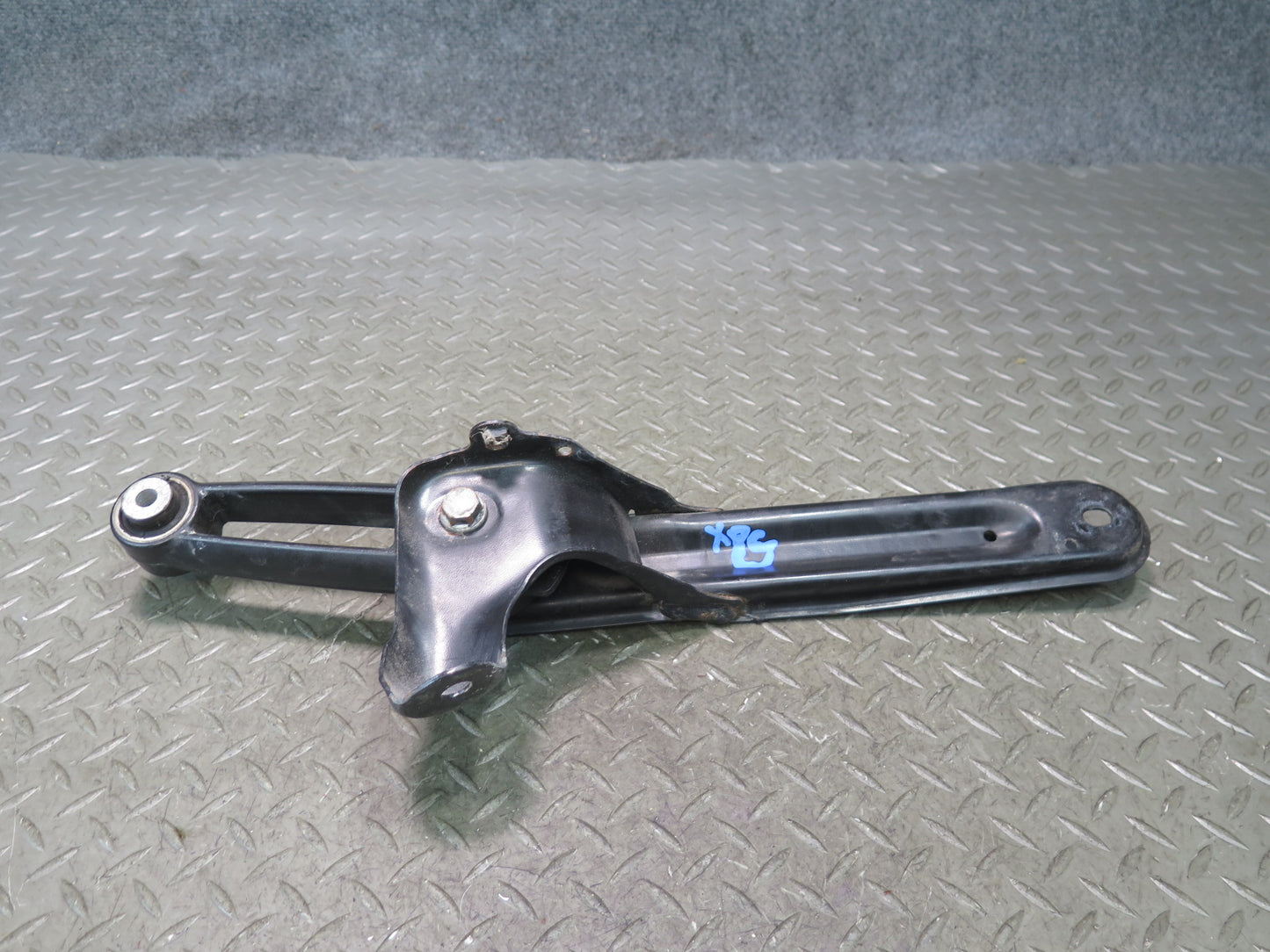 2003-2010 Porsche Cayenne 957 Turbo Engine Right Mount Brace Bracket 7L5199373A