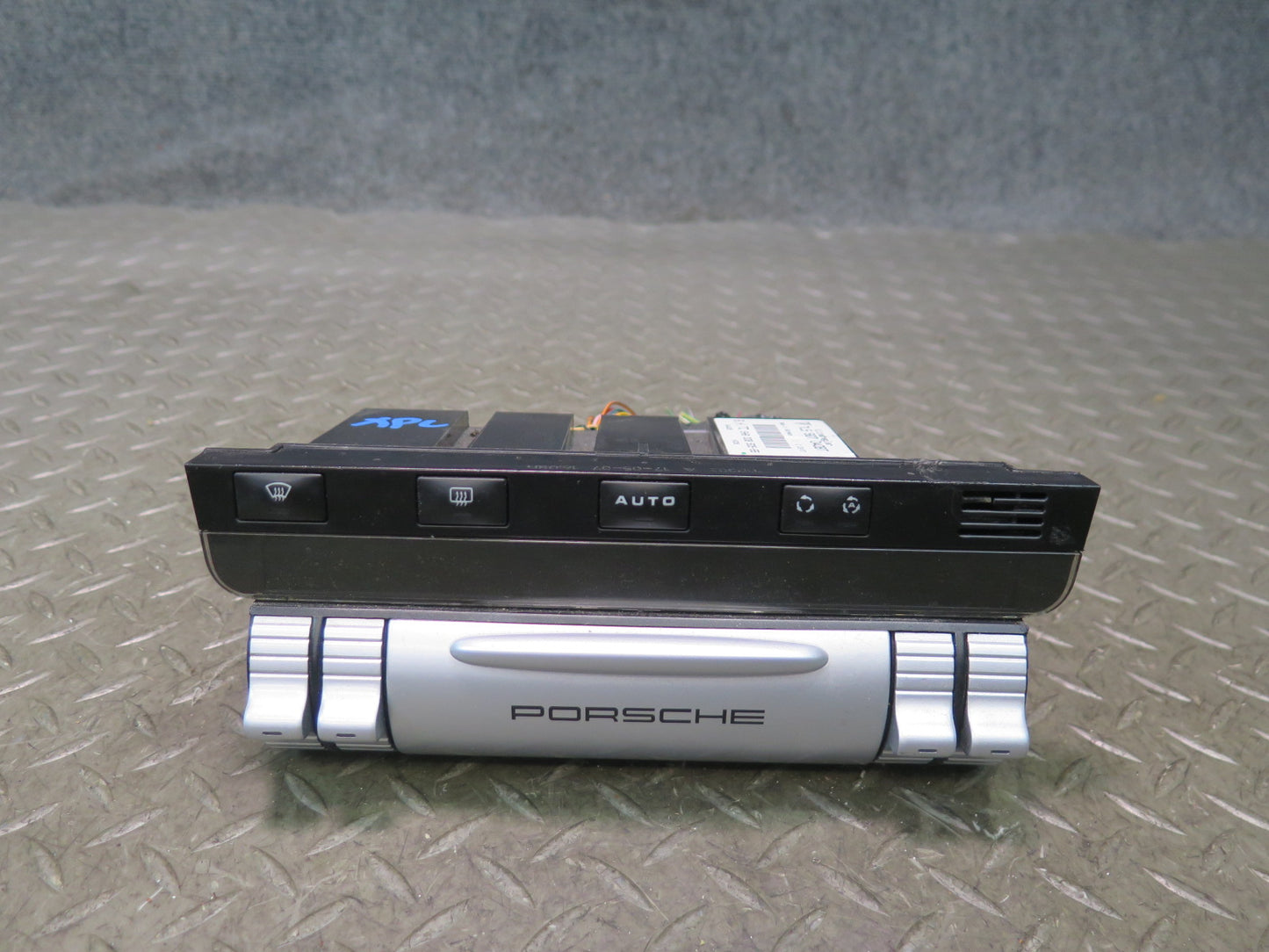 2008-2010 Porsche Cayenne 957 Front A/C Heater Climate Control Switch Panel