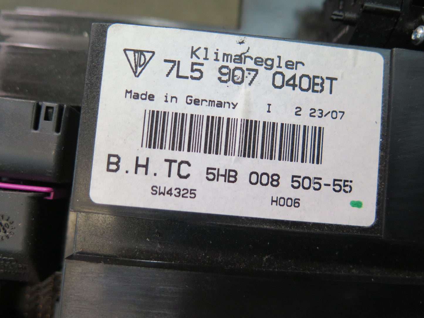 2008-2010 Porsche Cayenne 957 Front A/C Heater Climate Control Switch Panel