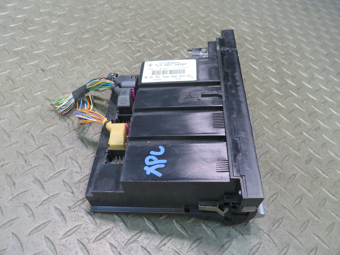 2008-2010 Porsche Cayenne 957 Front A/C Heater Climate Control Switch Panel
