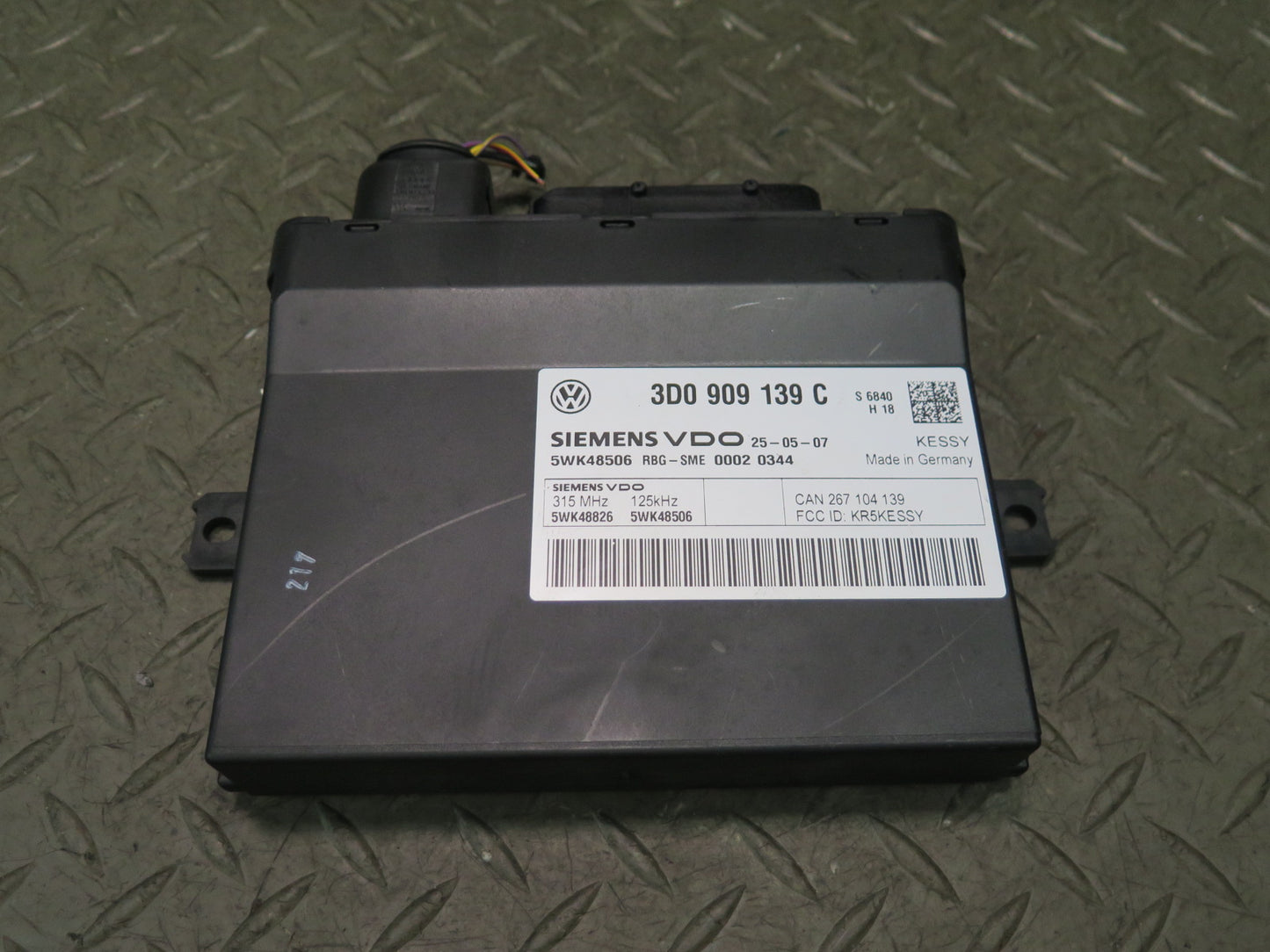 2008-2010 Porsche Cayenne 957 Keyless Immobilizer Theft Locking Control Module
