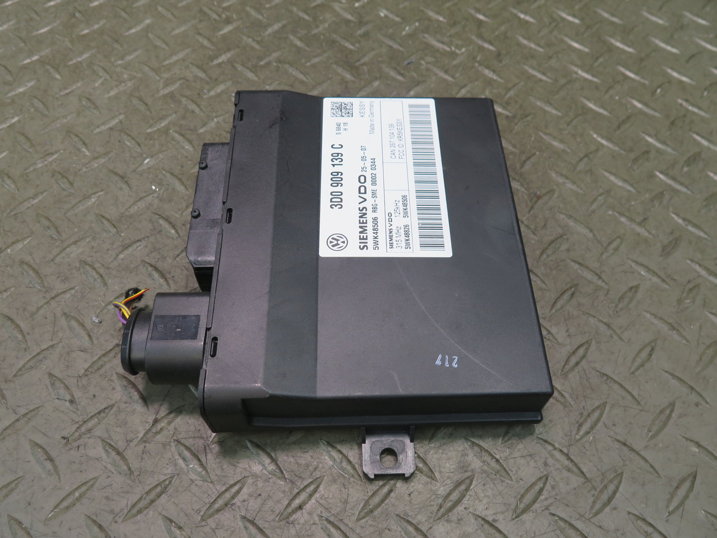 2008-2010 Porsche Cayenne 957 Keyless Immobilizer Theft Locking Control Module