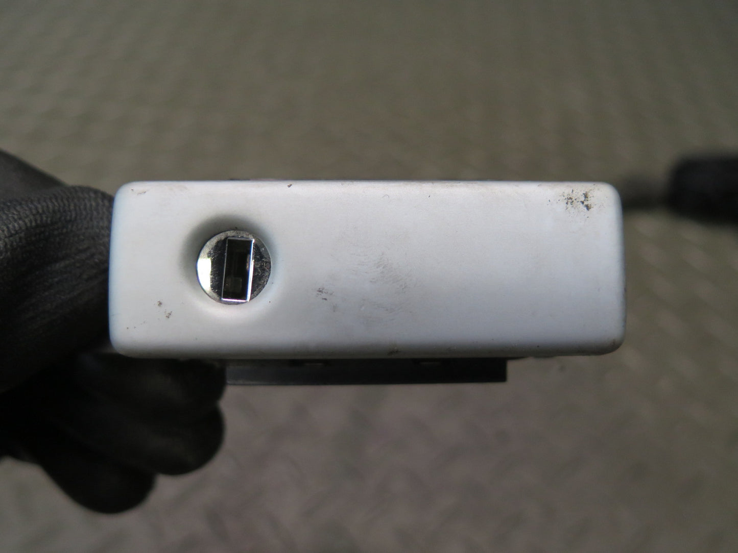 2003-2010 Porsche Cayenne 957 Glove Box Open Release Handle Lock Latch