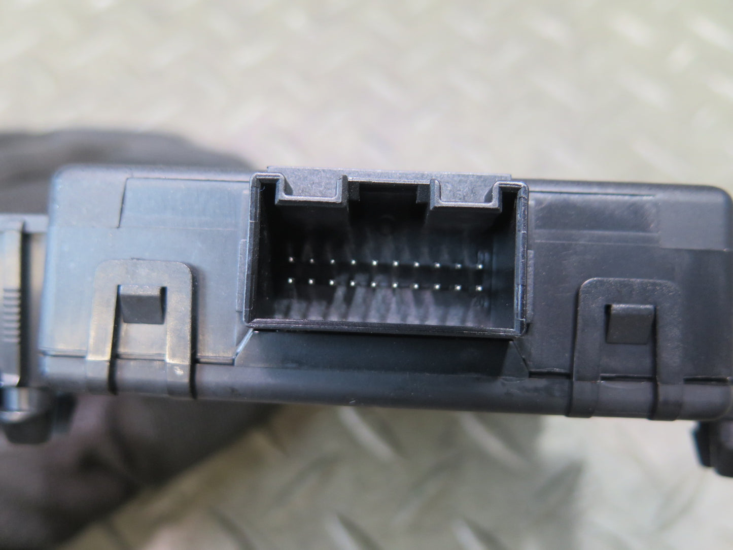 2008-2010 Porsche Cayenne 957 Gateway Computer Control Module 7L5907530B