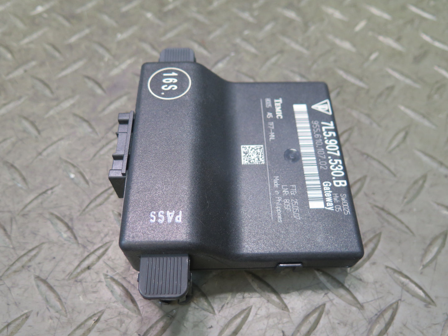 2008-2010 Porsche Cayenne 957 Gateway Computer Control Module 7L5907530B