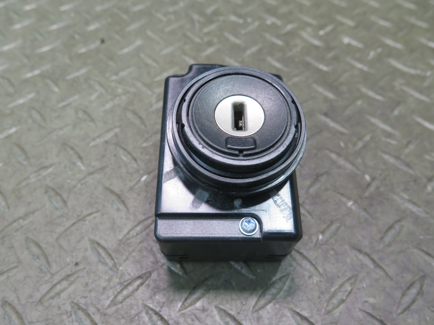 2003-2010 Porsche Cayenne 957 Ignition Switch w KEY 3D0905865F