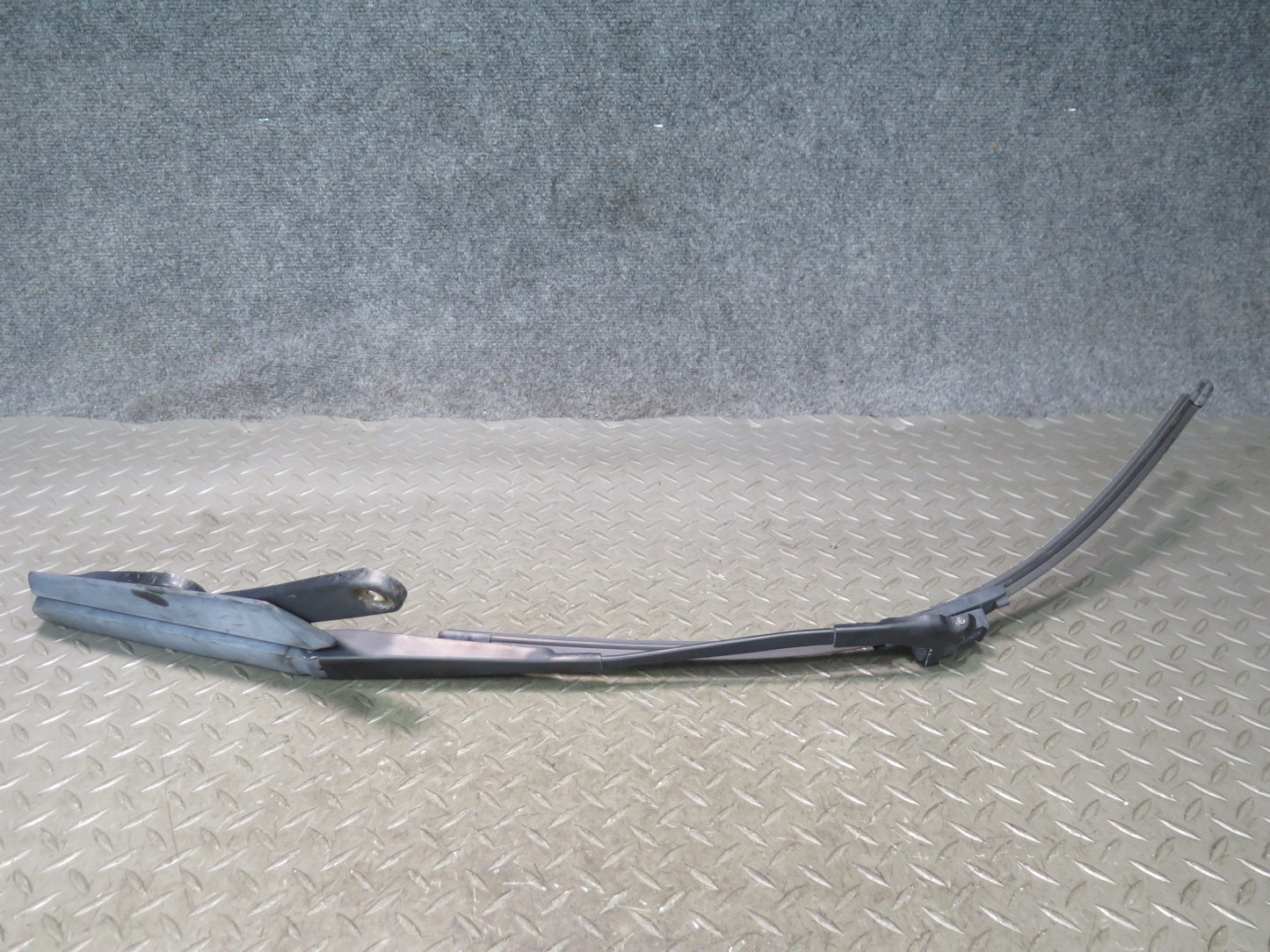 2003-2010 Porsche Cayenne 957 Front Left & Right Windshield Wiper Arm Set of 2