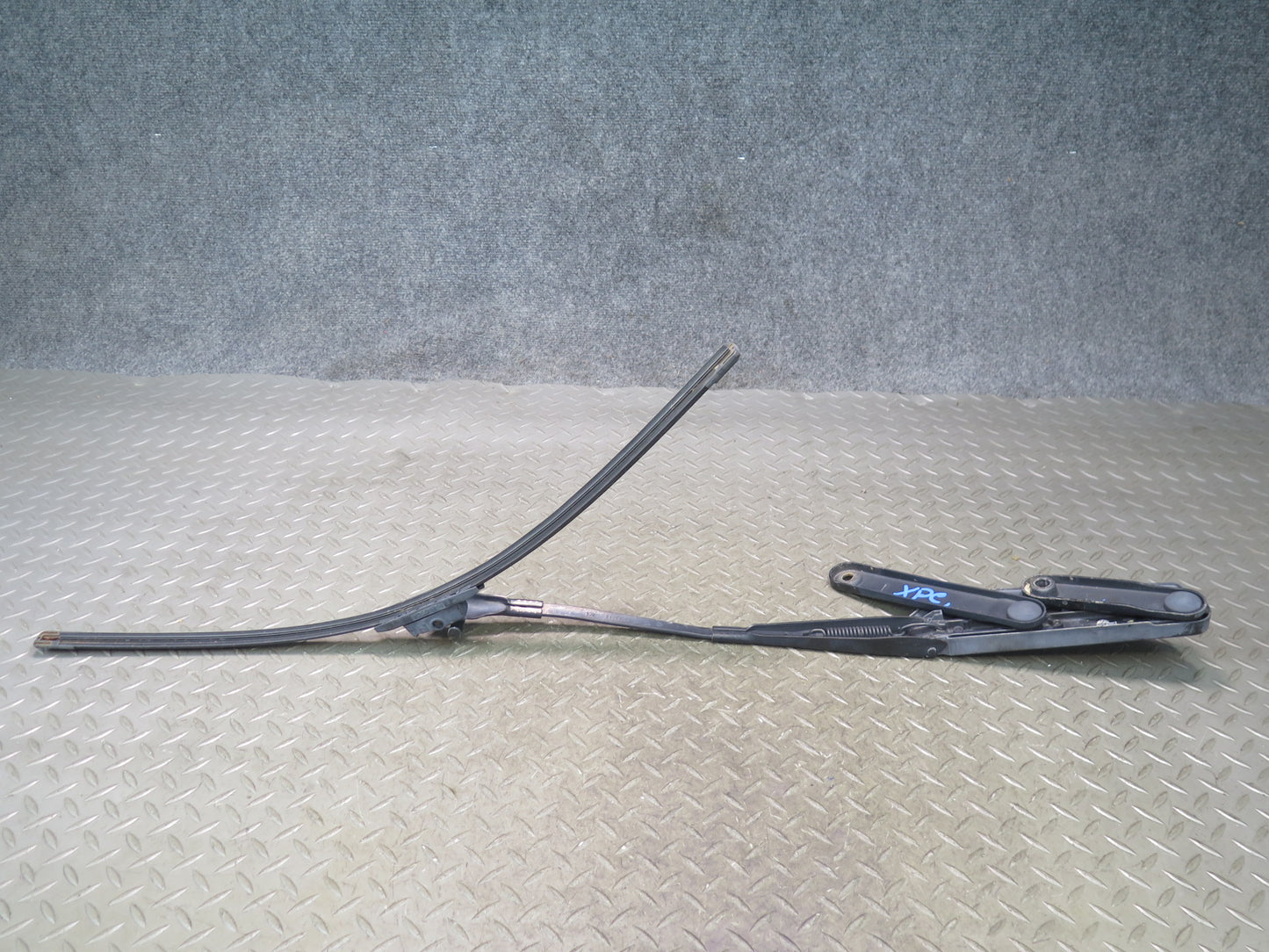 2003-2010 Porsche Cayenne 957 Front Left & Right Windshield Wiper Arm Set of 2