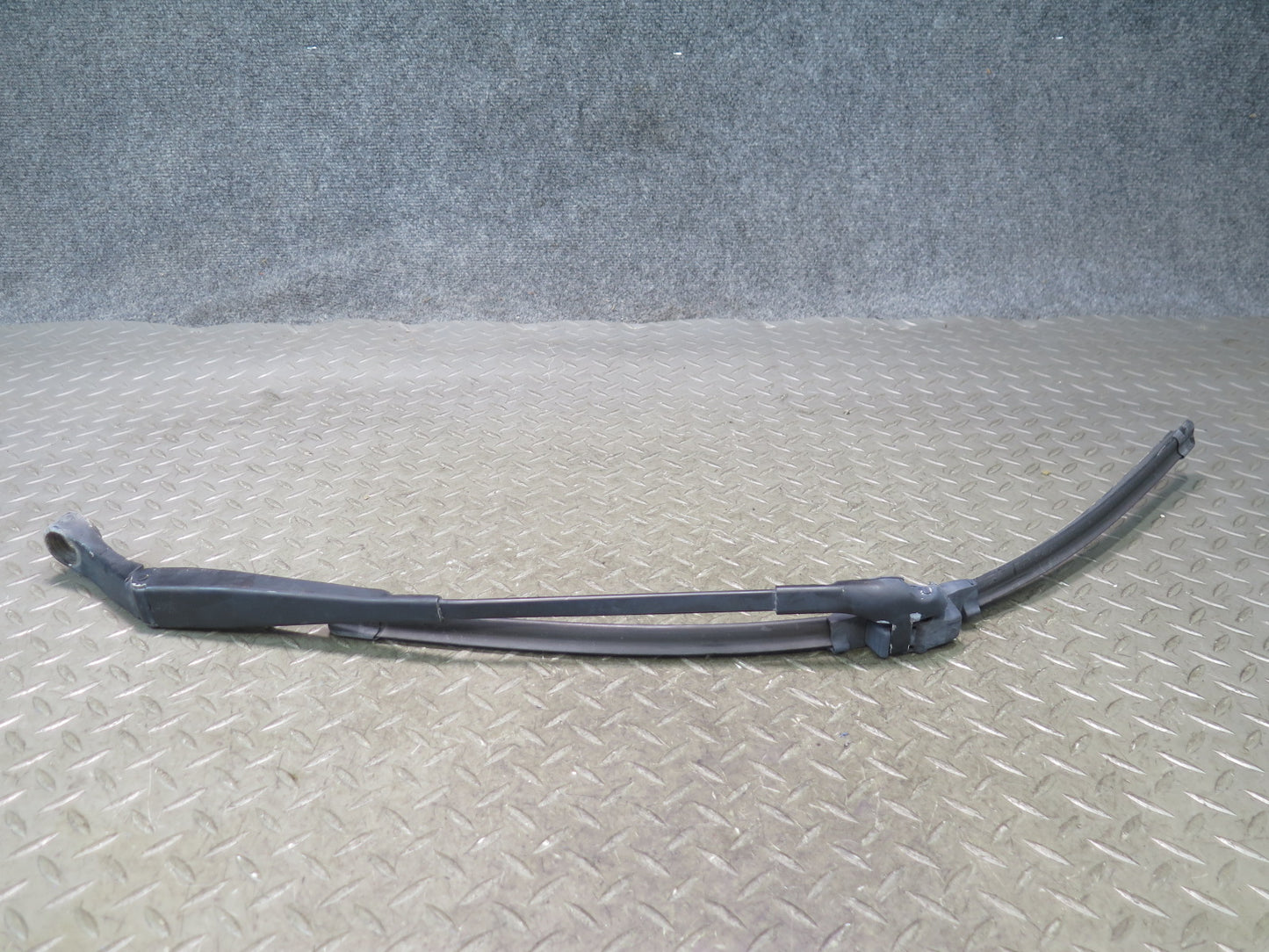 2003-2010 Porsche Cayenne 957 Front Left & Right Windshield Wiper Arm Set of 2