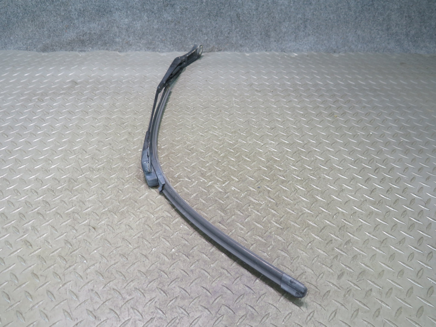 2003-2010 Porsche Cayenne 957 Front Left & Right Windshield Wiper Arm Set of 2