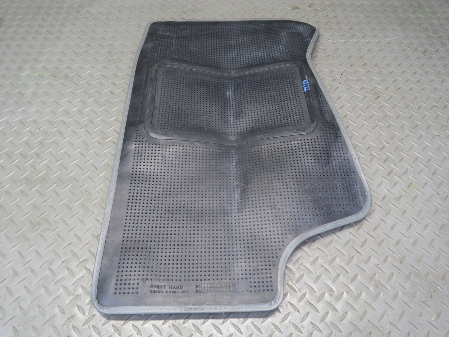 84-86 Toyota Cressida MX73 Sedan Set of 4 Front & Rear Floor MAT Gray OEM