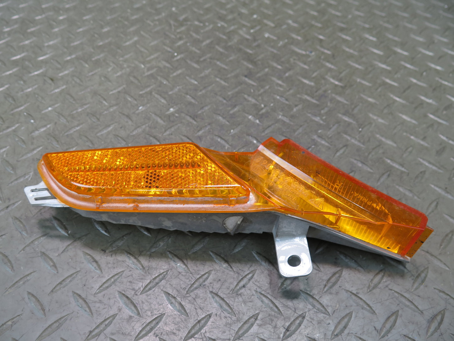 2008-2010 Porsche Cayenne 957 Front Right Bumper Side Marker Light Lamp
