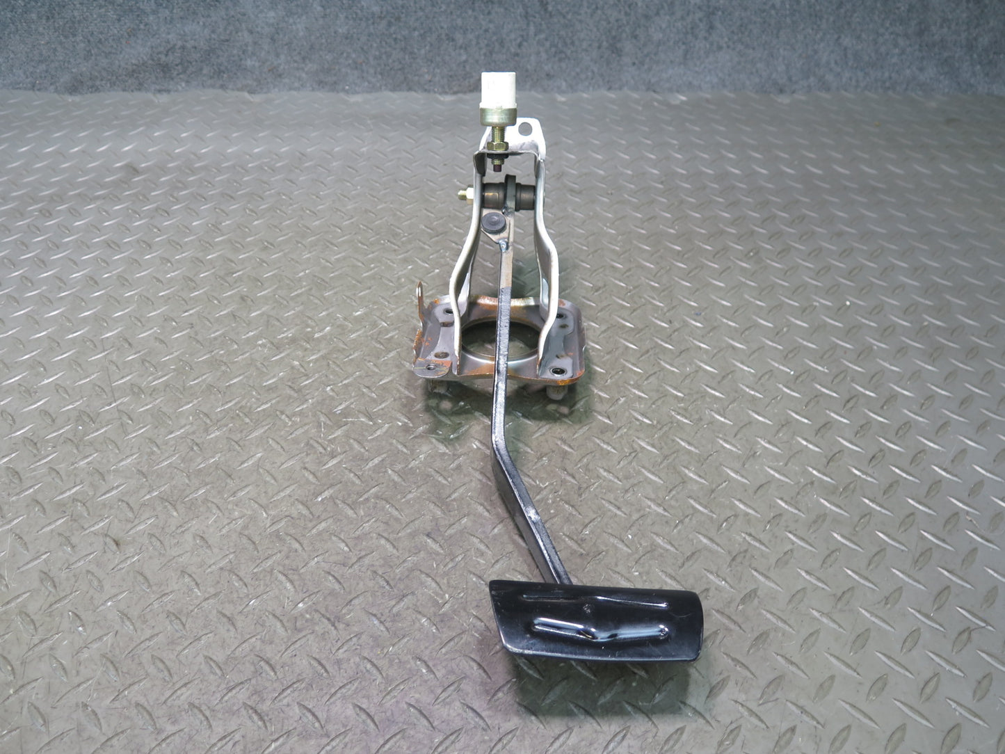 84-88 Toyota Cressida MX73 Brake Pedal Assembly OEM