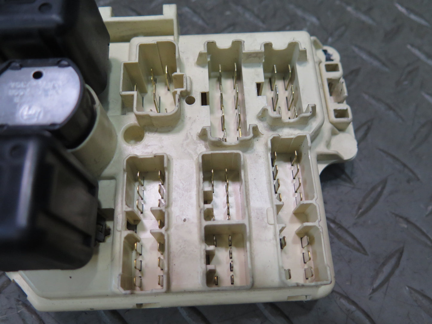 84-86 Toyota Cressida MX73 Under Dash Fuse Relay Box Module OEM