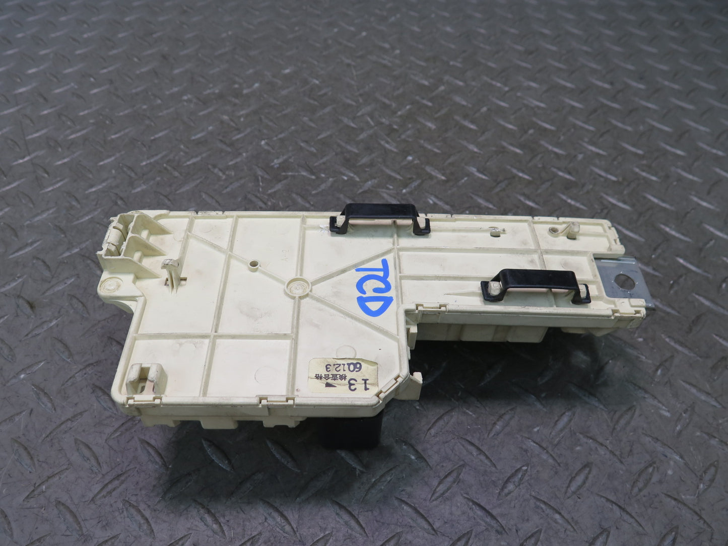 84-86 Toyota Cressida MX73 Under Dash Fuse Relay Box Module OEM