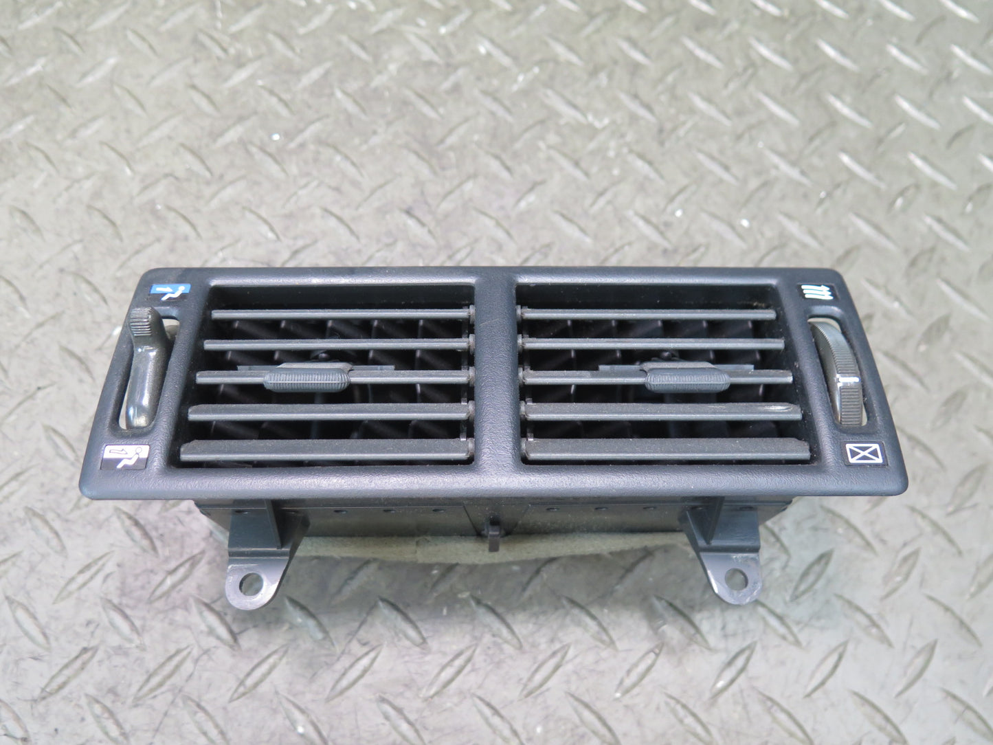 84-88 Toyota Cressida MX73 Dash Dashboard Center AC Heater Air Vent Black OEM