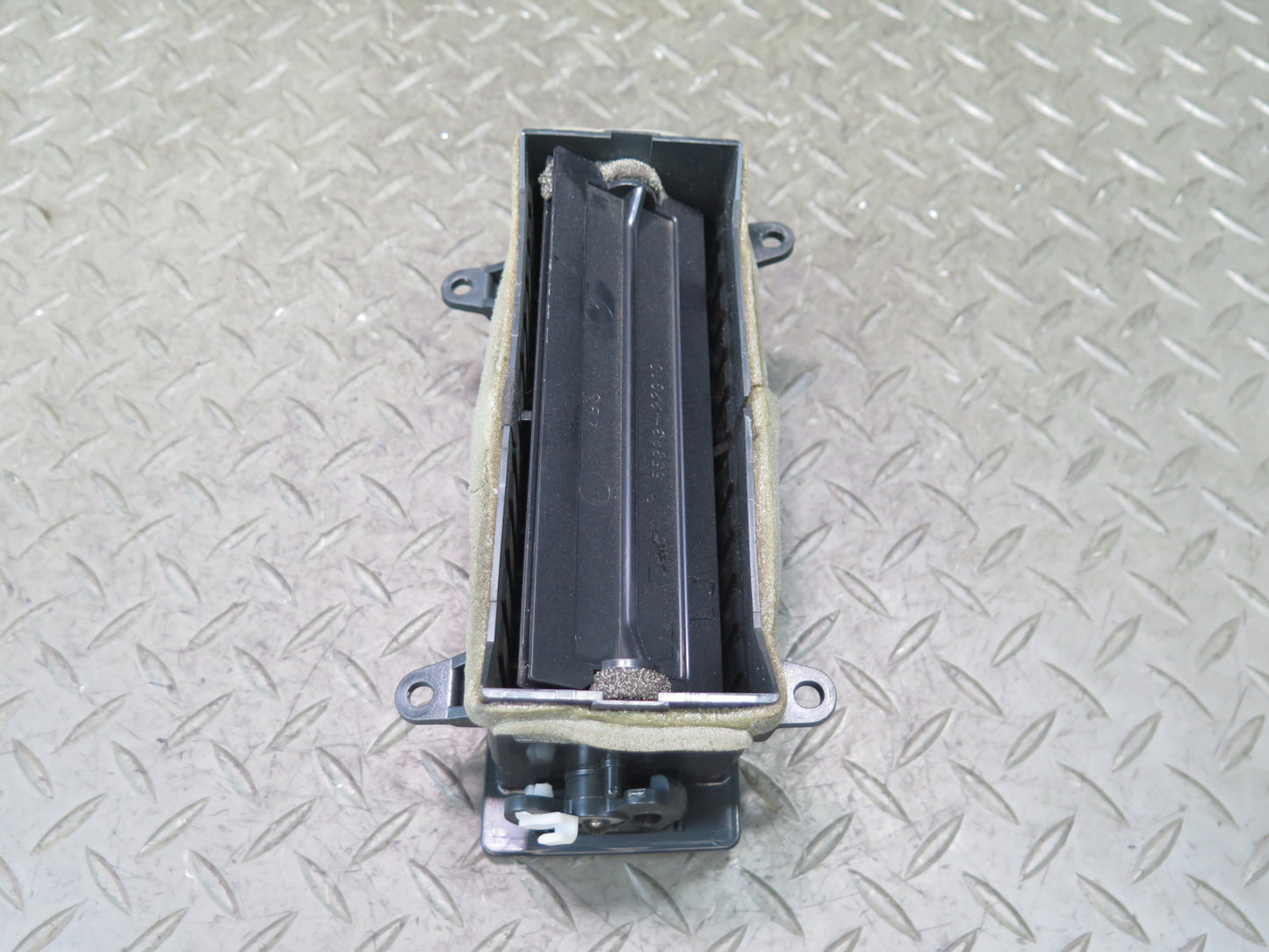84-88 Toyota Cressida MX73 Dash Dashboard Center AC Heater Air Vent Black OEM
