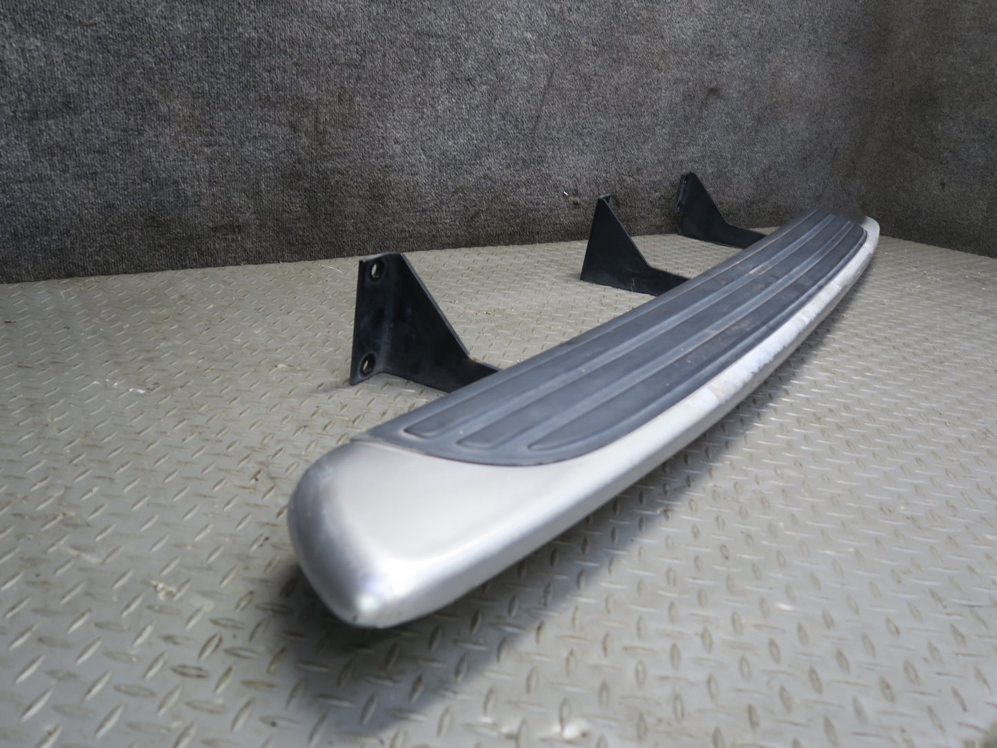 03-06 Chevrolet SSR Set of 2 Left & Right Running Board Silver w Mounts OEM
