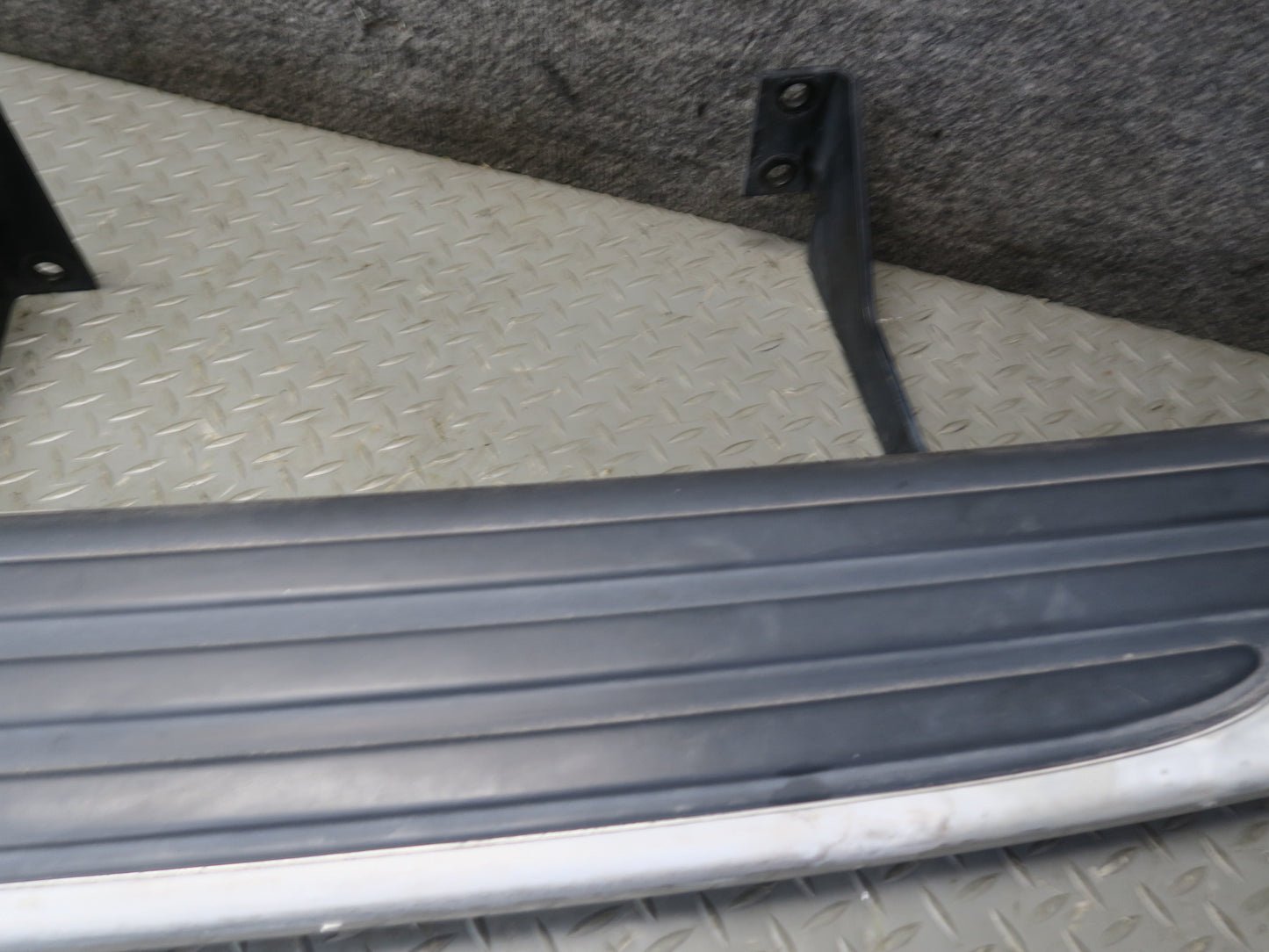 03-06 Chevrolet SSR Set of 2 Left & Right Running Board Silver w Mounts OEM