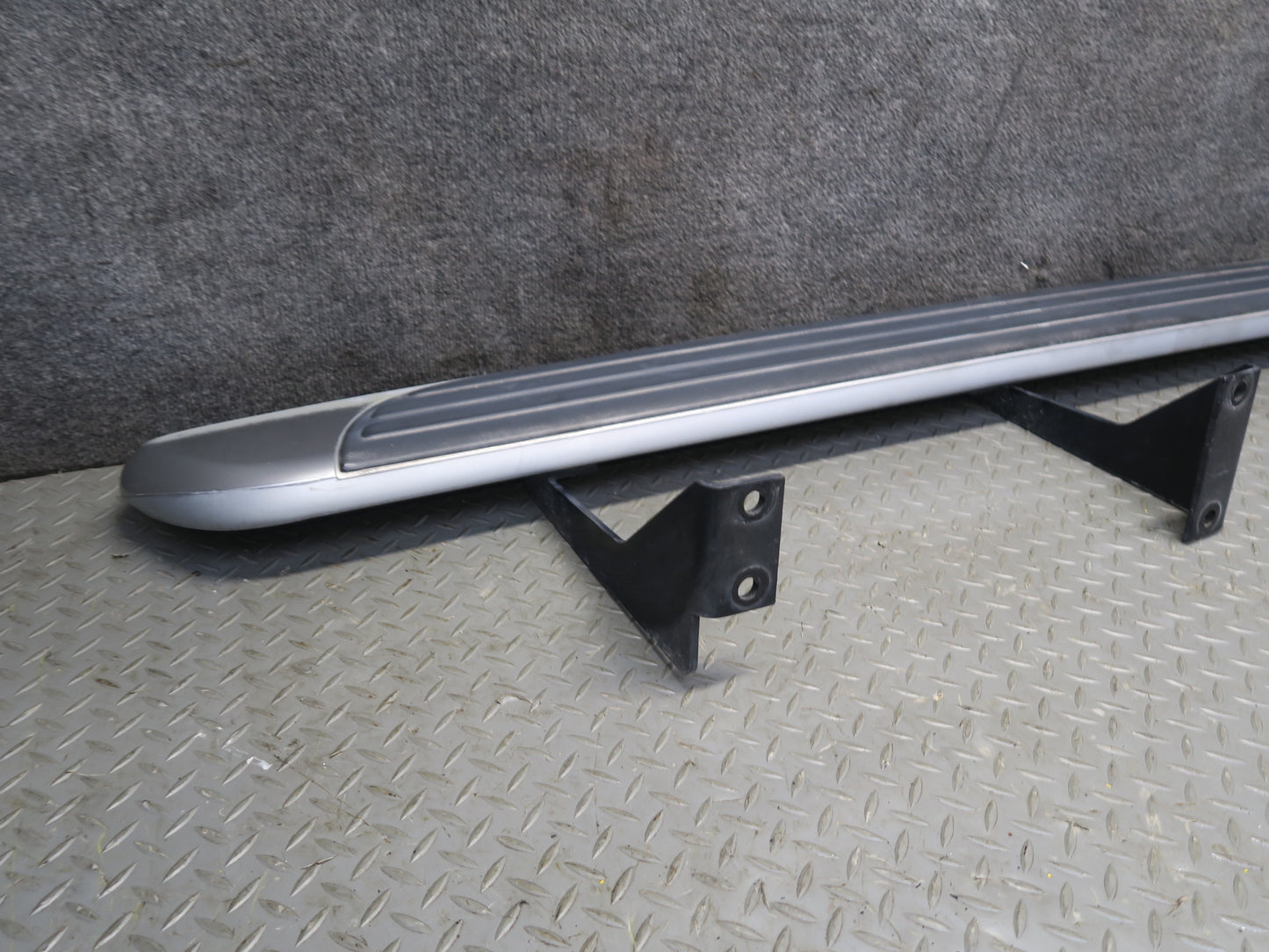 03-06 Chevrolet SSR Set of 2 Left & Right Running Board Silver w Mounts OEM
