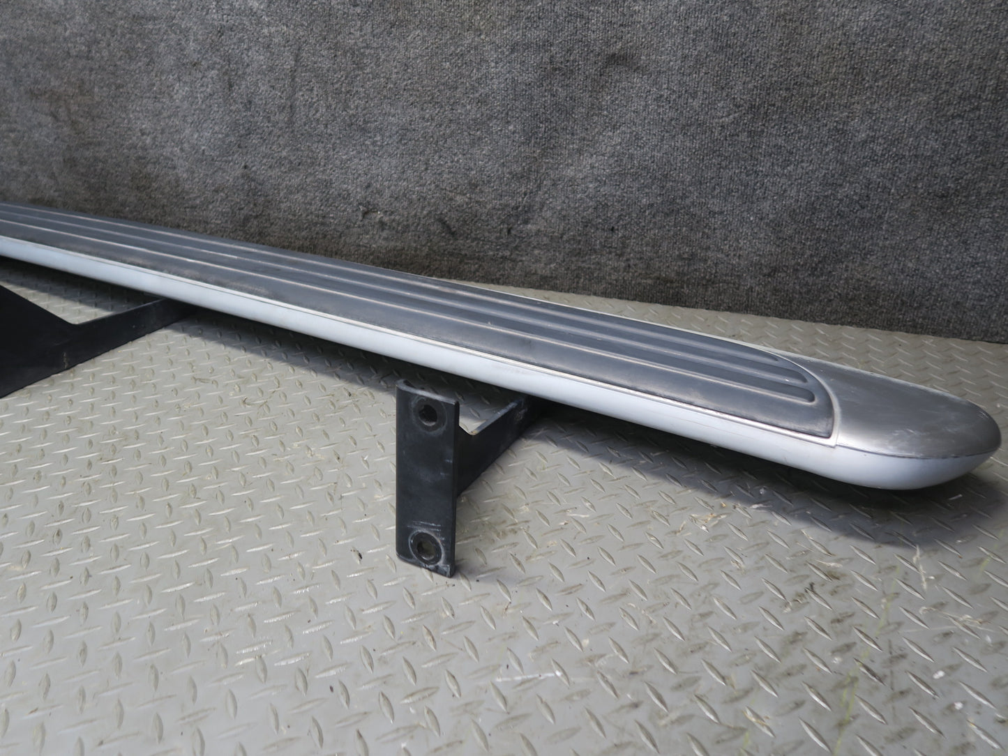 03-06 Chevrolet SSR Set of 2 Left & Right Running Board Silver w Mounts OEM