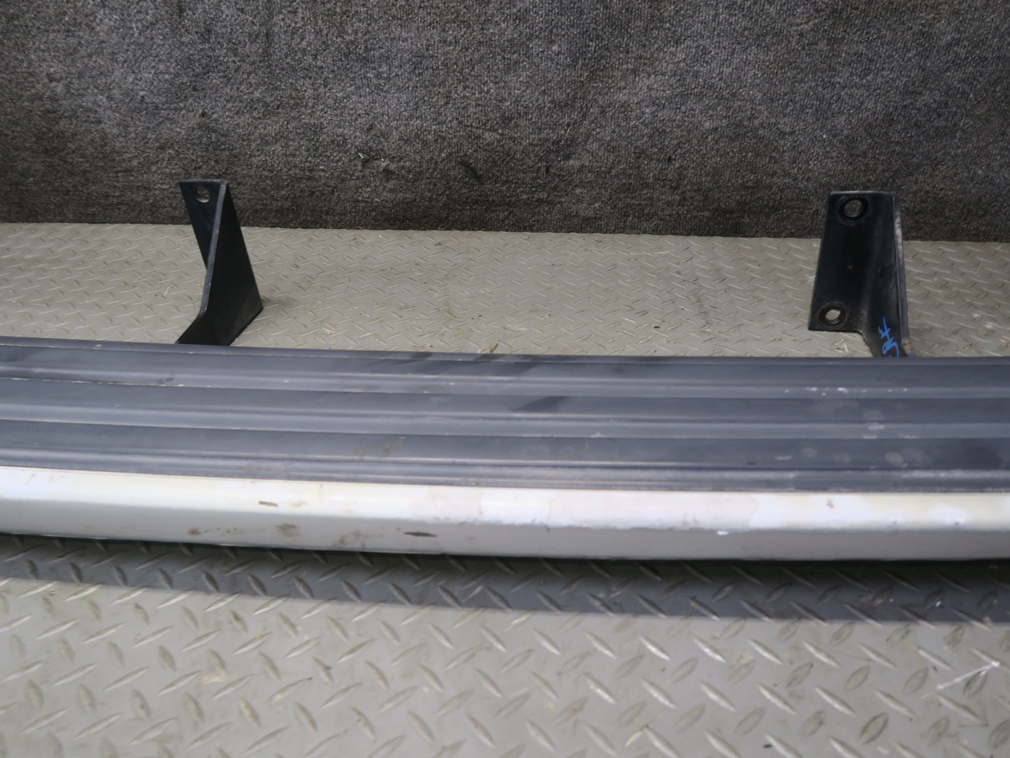 03-06 Chevrolet SSR Set of 2 Left & Right Running Board Silver w Mounts OEM