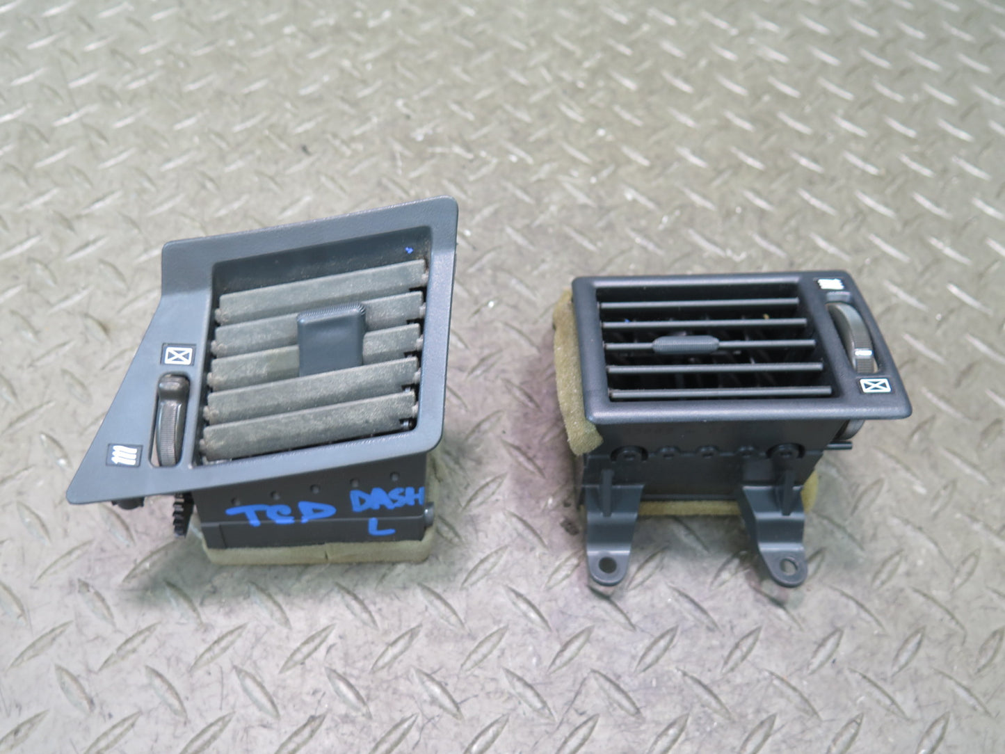 84-86 Toyota Cressida MX73 Dash Front Left & Right A/C Air Vent Grille Set OEM