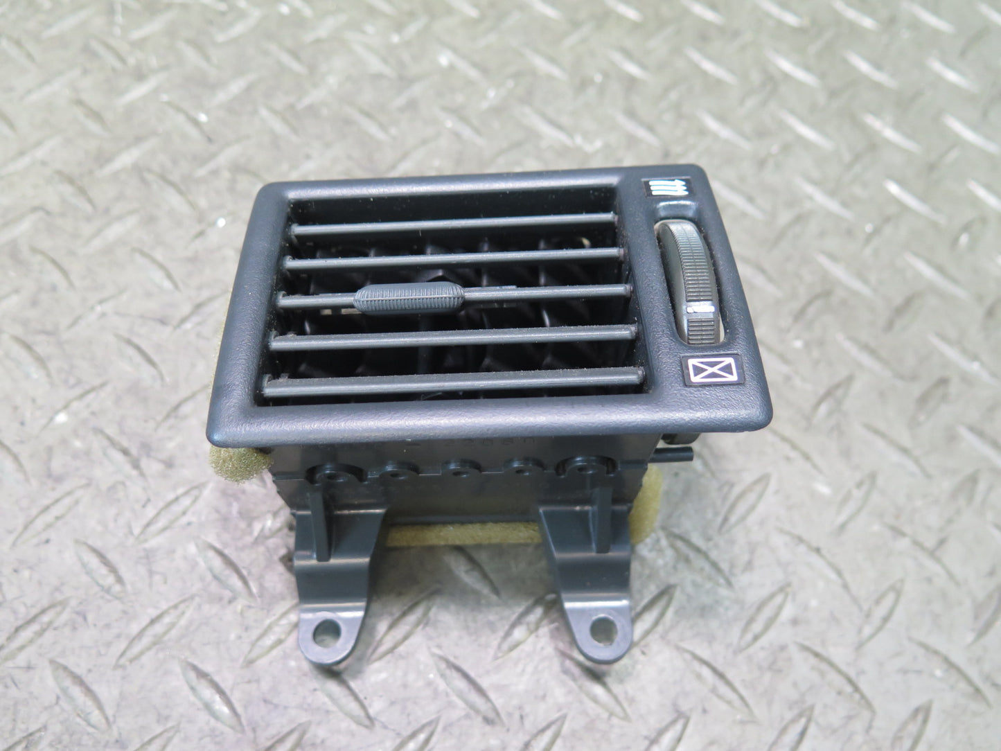 84-86 Toyota Cressida MX73 Dash Front Left & Right A/C Air Vent Grille Set OEM