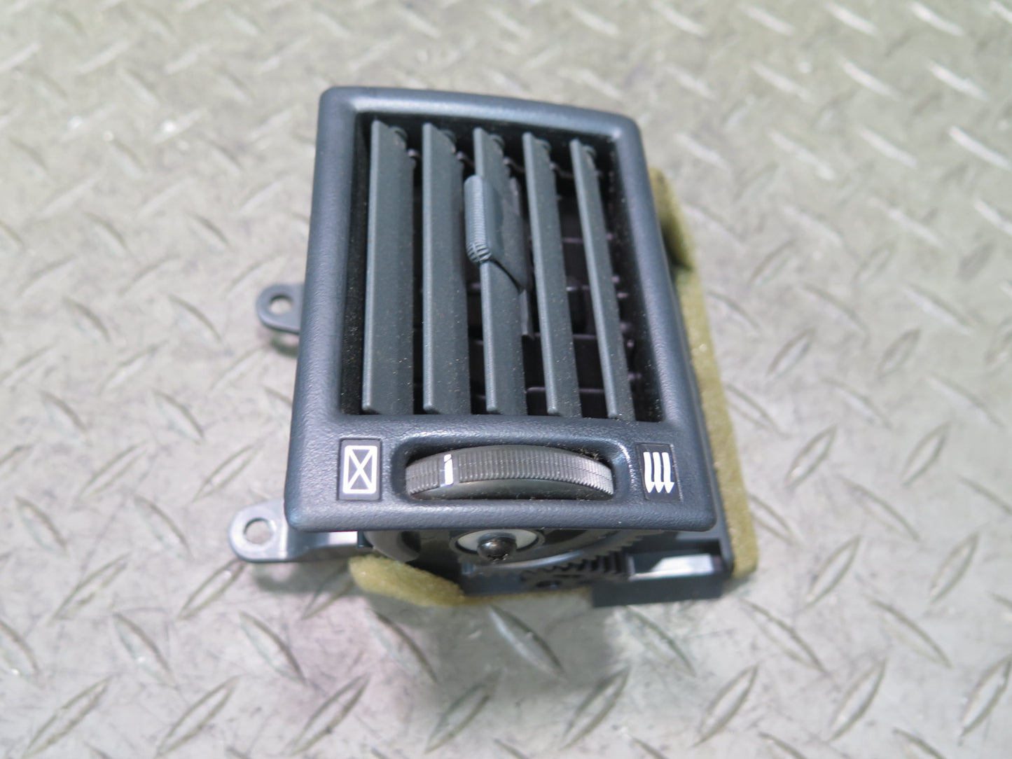 84-86 Toyota Cressida MX73 Dash Front Left & Right A/C Air Vent Grille Set OEM