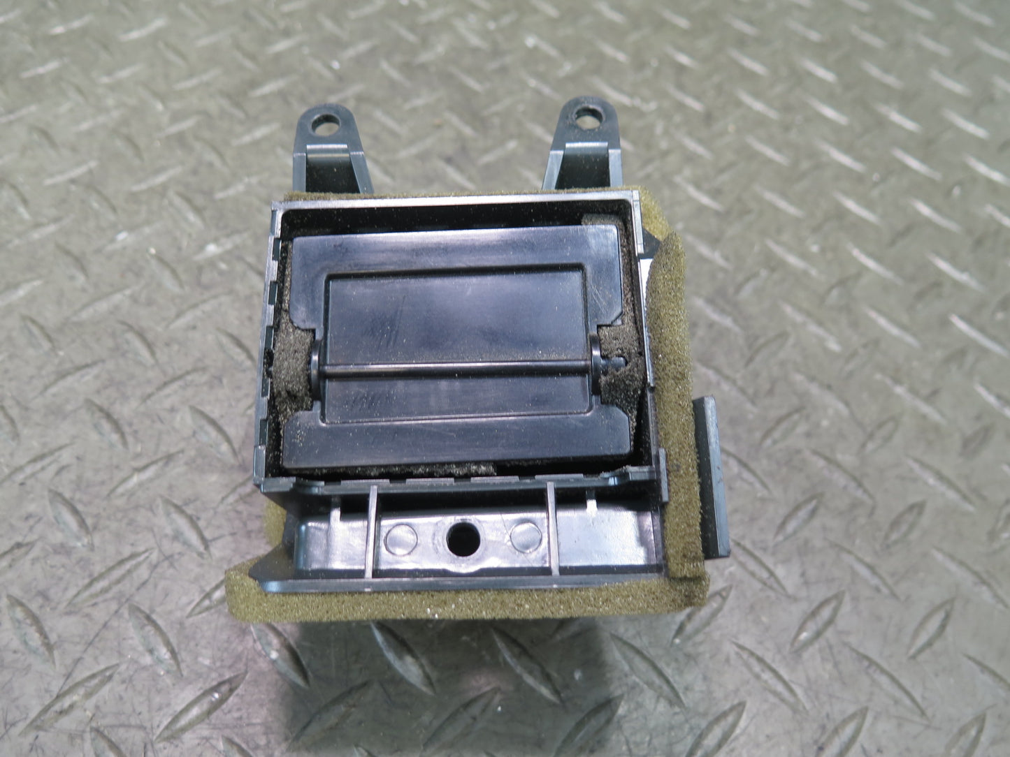 84-86 Toyota Cressida MX73 Dash Front Left & Right A/C Air Vent Grille Set OEM