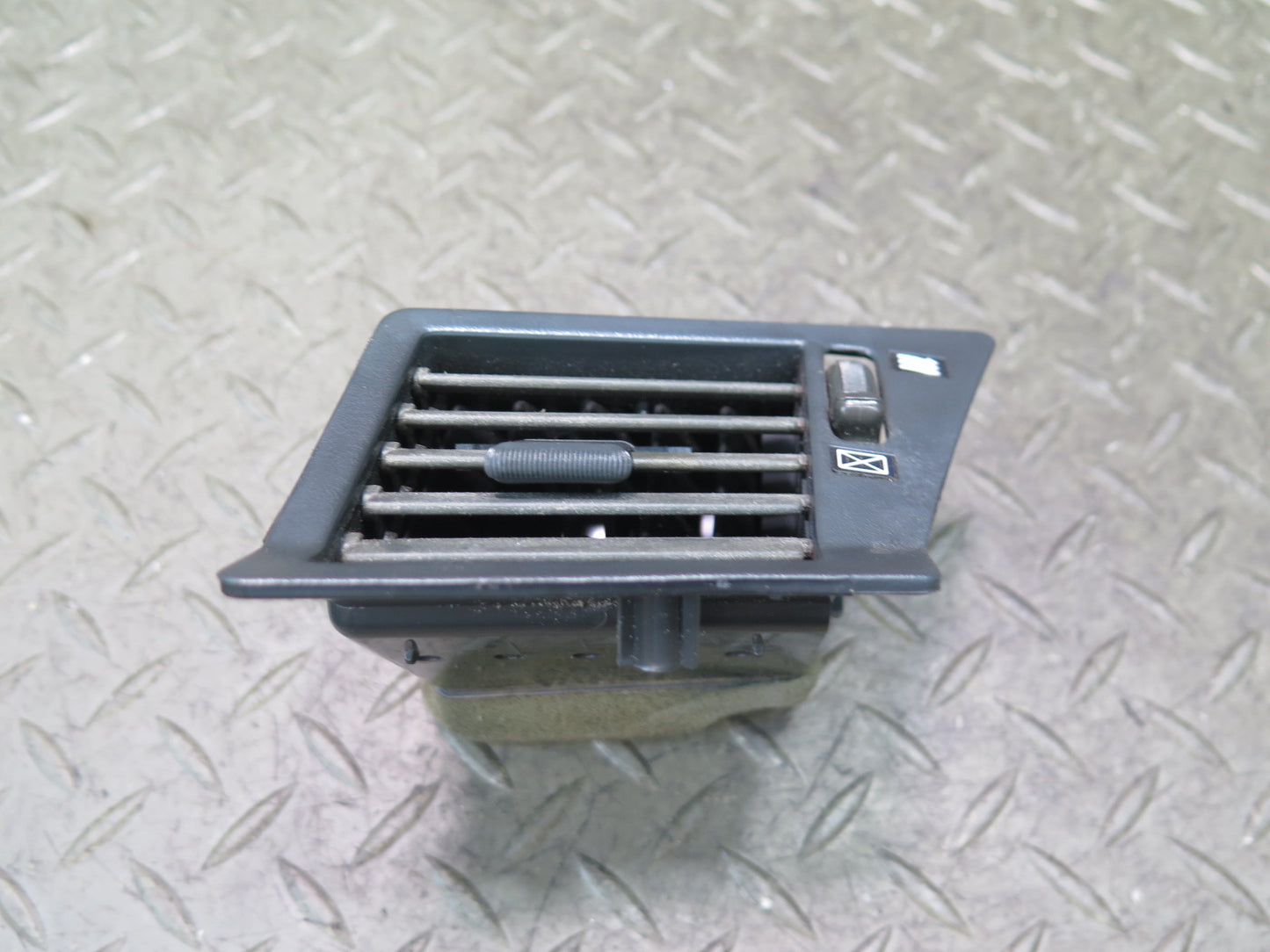 84-86 Toyota Cressida MX73 Dash Front Left & Right A/C Air Vent Grille Set OEM