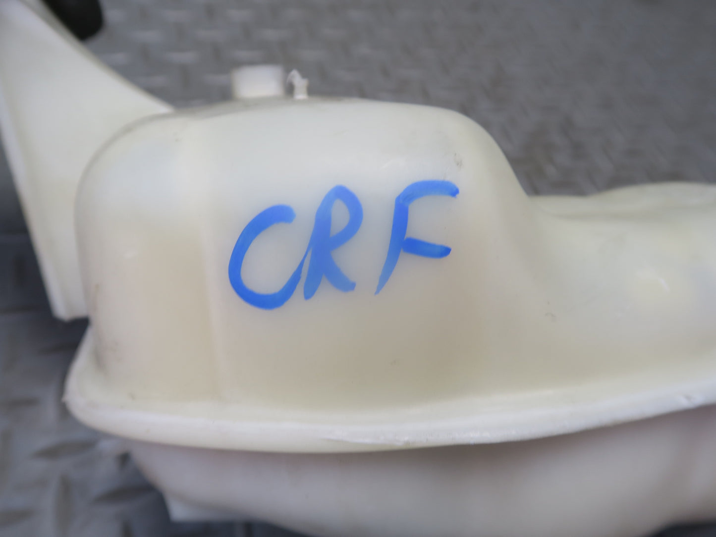 03-06 Chevrolet SSR Engine Coolant Expansion Overflow Reservoir Tank Bottle OEM