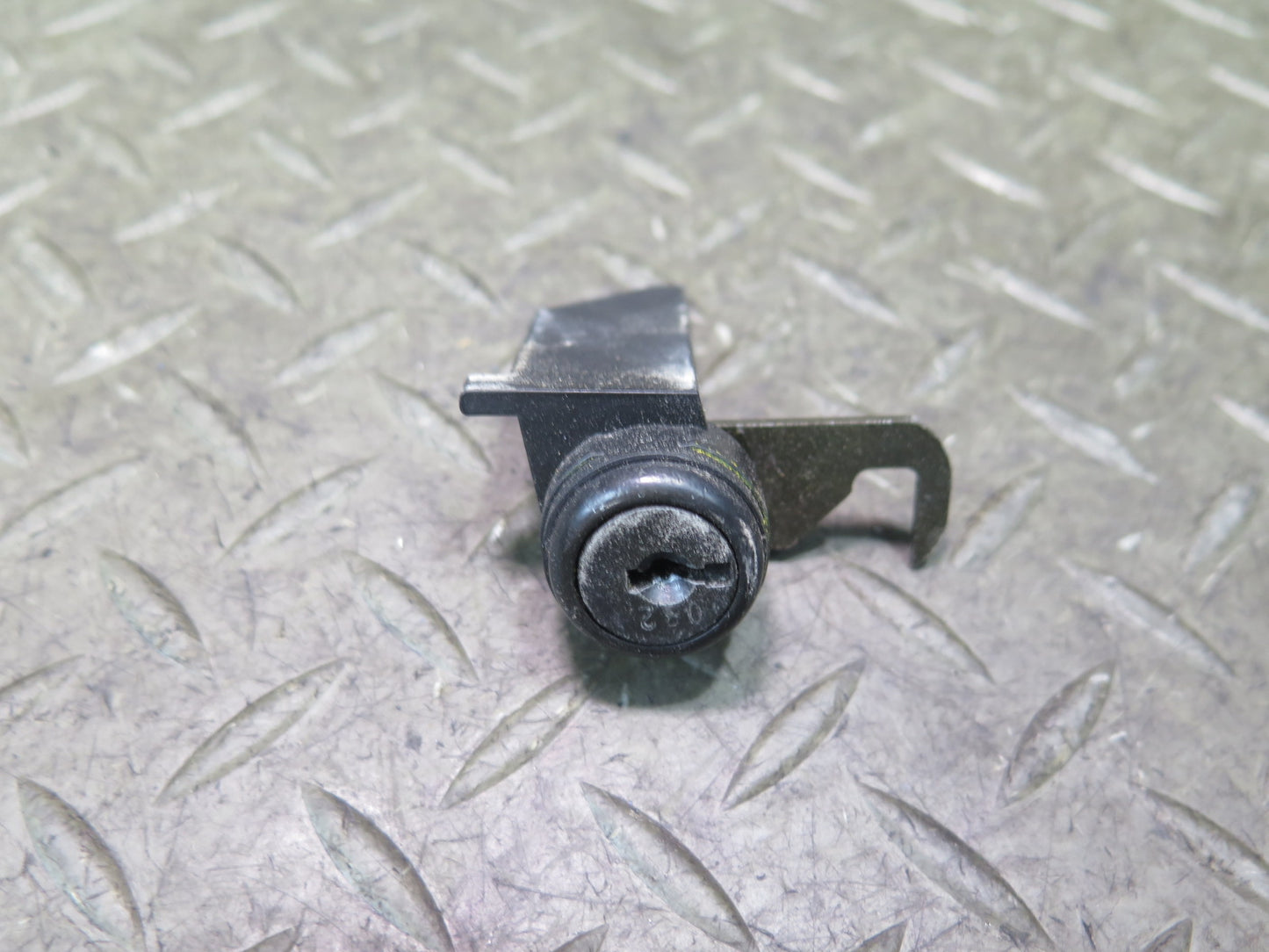 03-06 Chevrolet SSR Ignition Switch Center Console Glove Door Lock KEY Set OEM