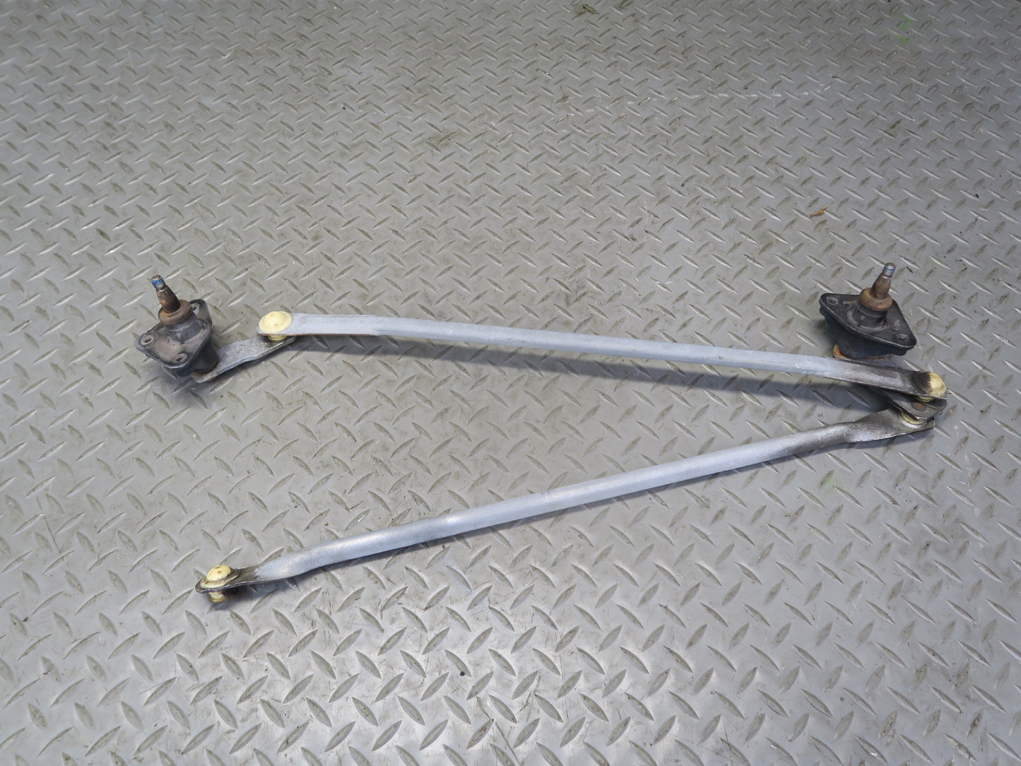 03-06 Chevrolet SSR Front Windshield Wiper Transmission Linkage w Motor OEM