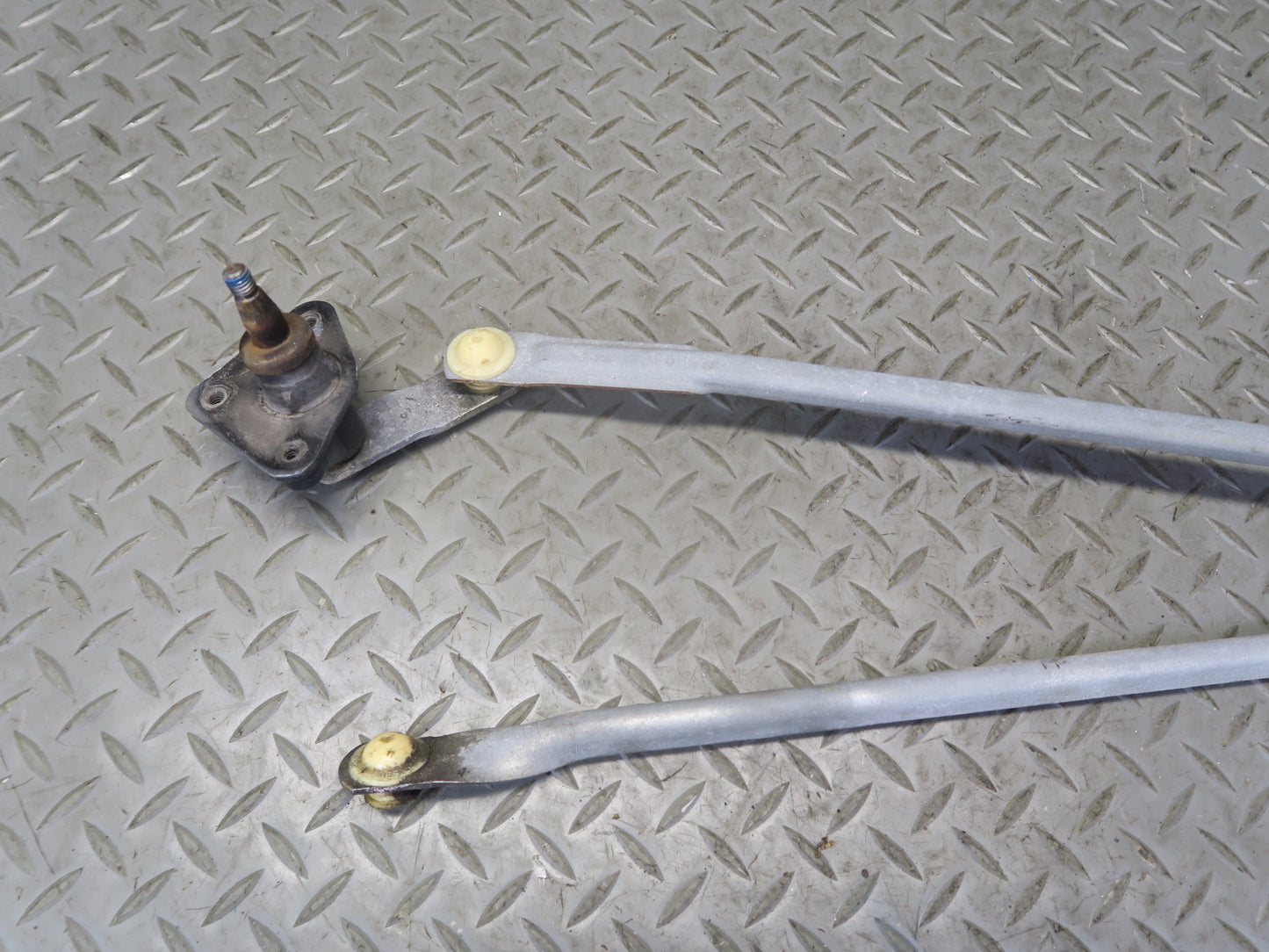 03-06 Chevrolet SSR Front Windshield Wiper Transmission Linkage w Motor OEM