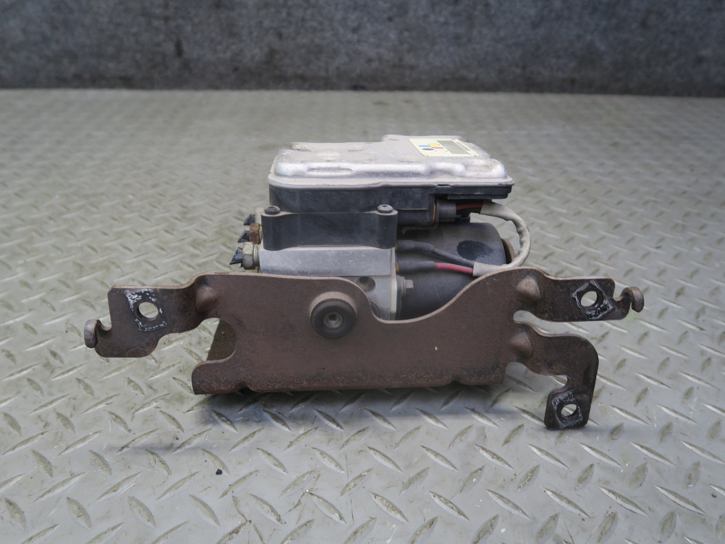 03-04 Chevrolet SSR A/T Anti Lock ABS Brake Pump Module w Bracket 13451136 OEM