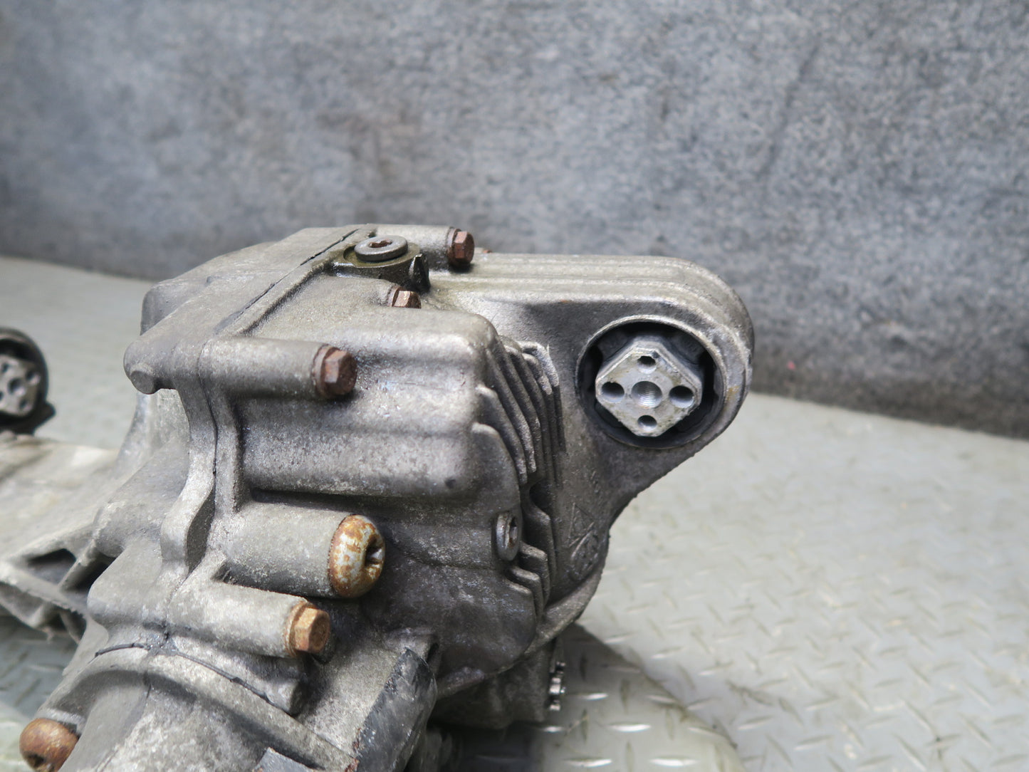 2008-2010 Porsche Cayenne 957 4.8L Turbo Front Differential Carrier 3.27 Ratio