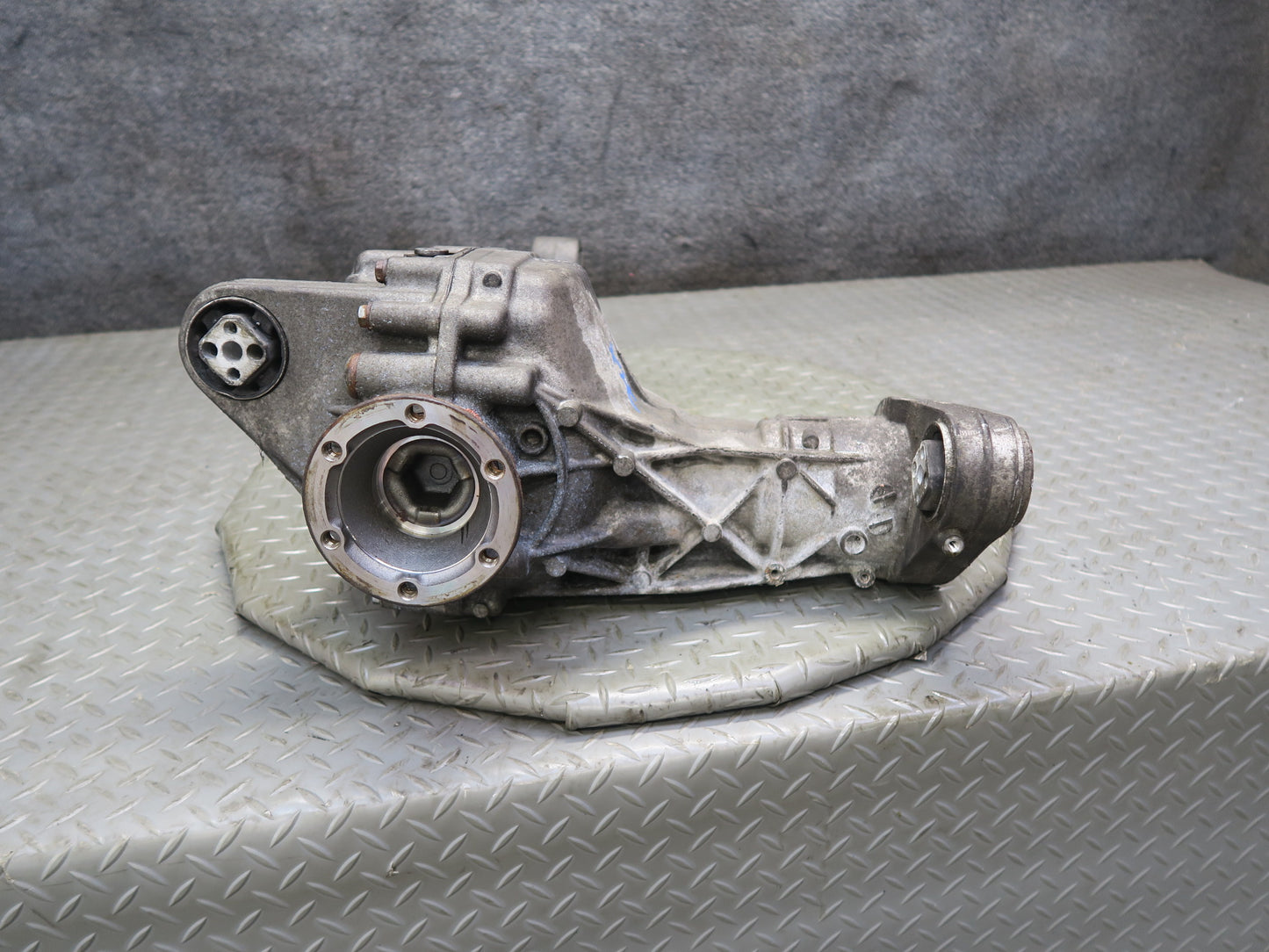 2008-2010 Porsche Cayenne 957 4.8L Turbo Front Differential Carrier 3.27 Ratio
