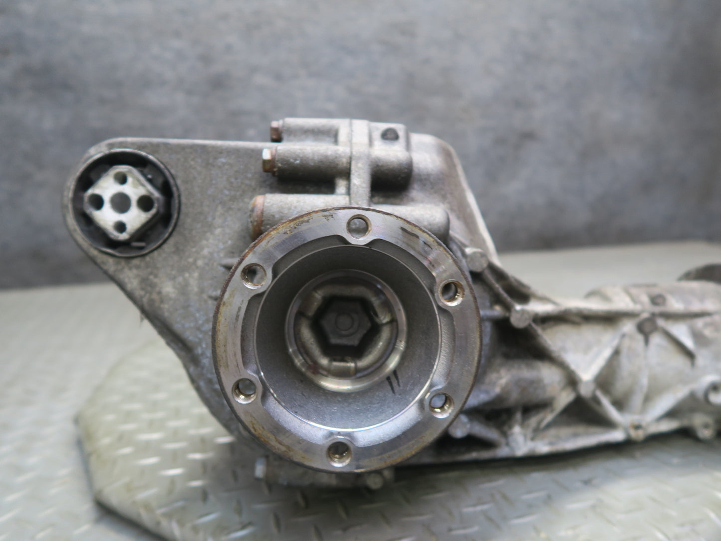2008-2010 Porsche Cayenne 957 4.8L Turbo Front Differential Carrier 3.27 Ratio
