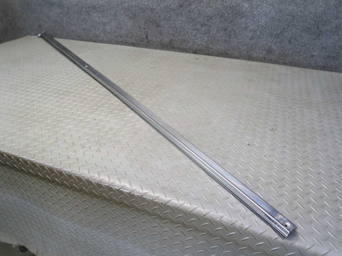 84-88 Toyota Cressida MX73 Sedan Left Side Skirt Rocker Panel Molding Chrome OEM