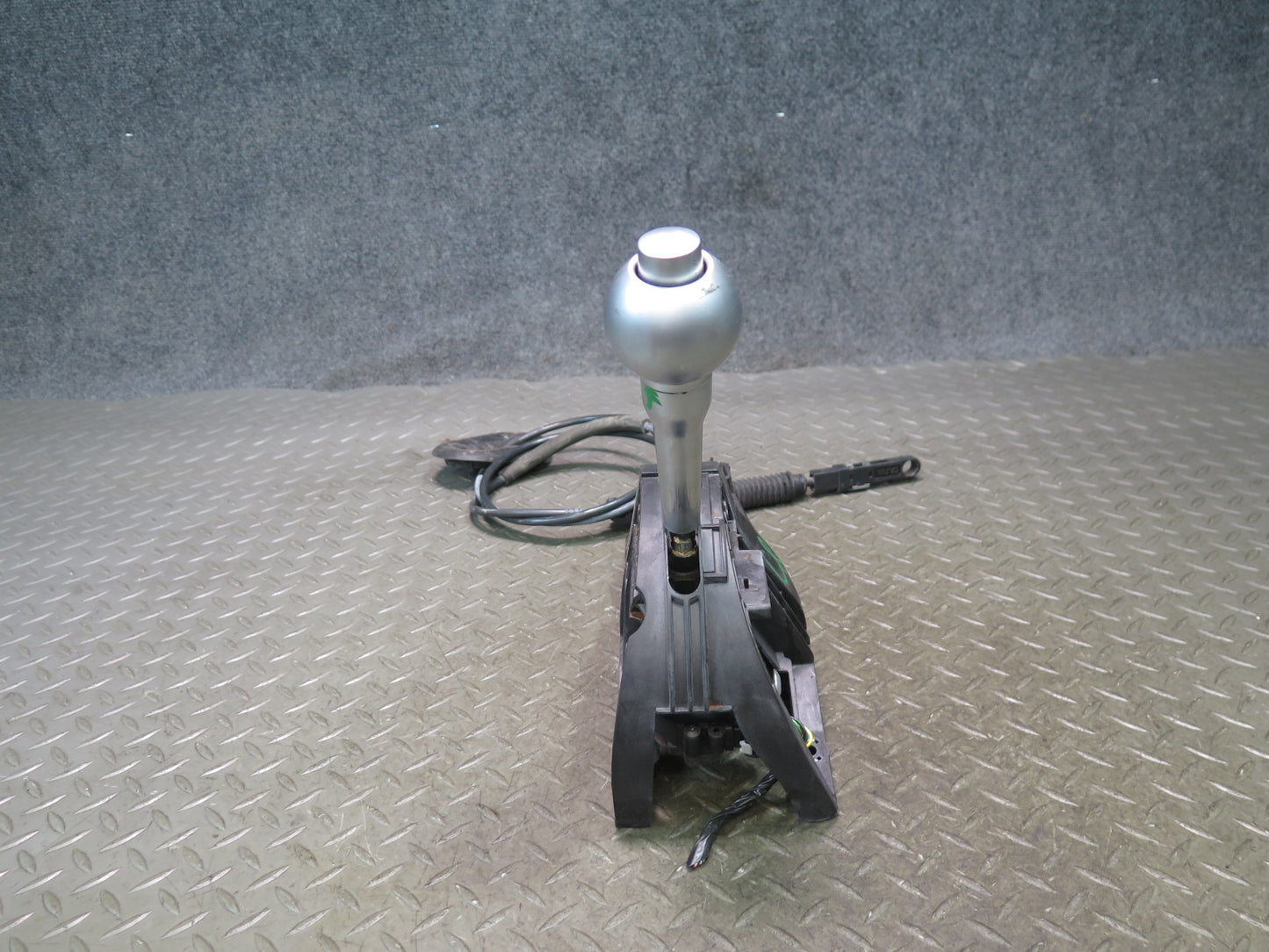 03-06 Chevrolet SSR A/T Automatic Transmission Gear Shifter w Cable & Knob OEM