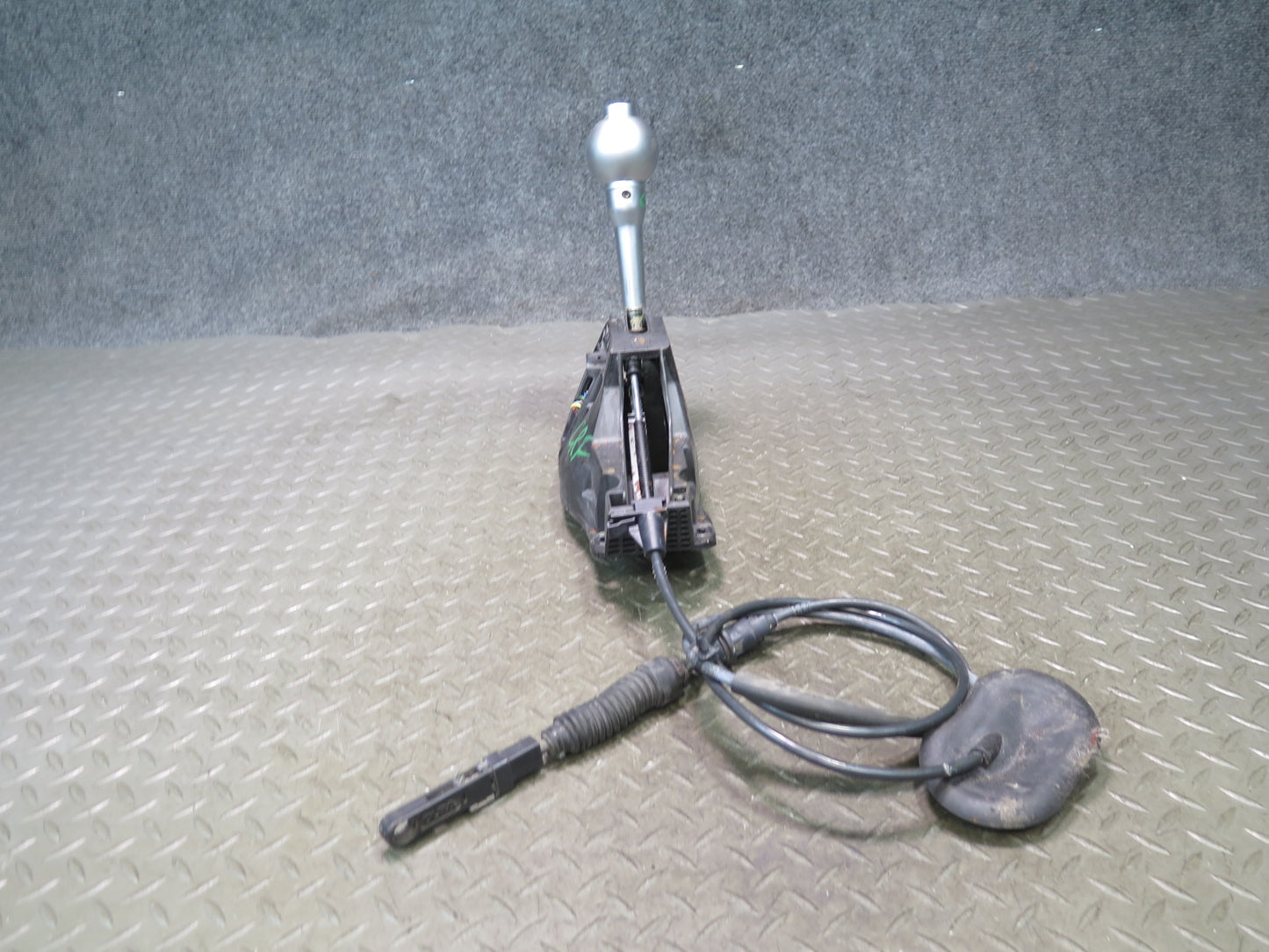 03-06 Chevrolet SSR A/T Automatic Transmission Gear Shifter w Cable & Knob OEM