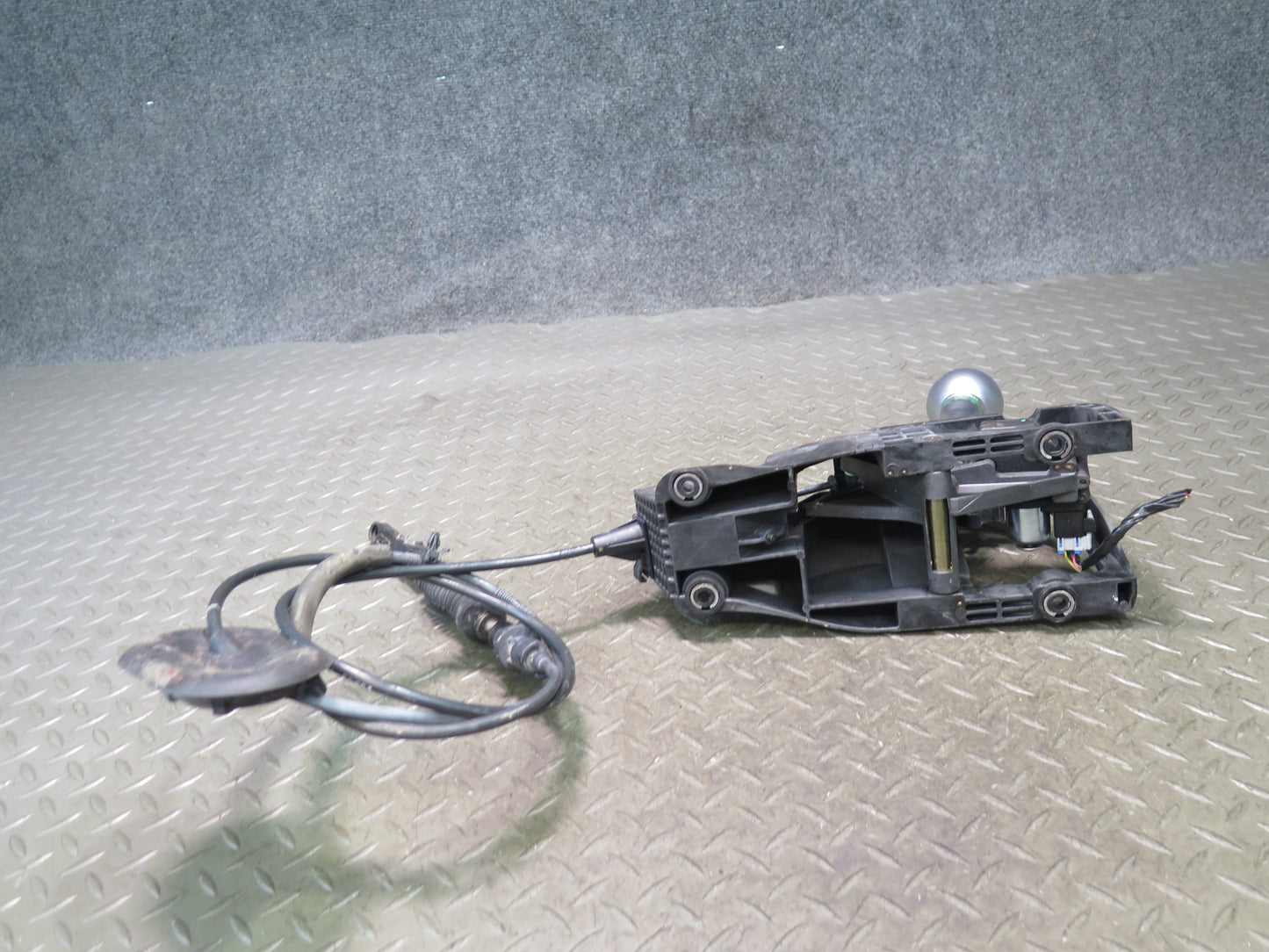 03-06 Chevrolet SSR A/T Automatic Transmission Gear Shifter w Cable & Knob OEM