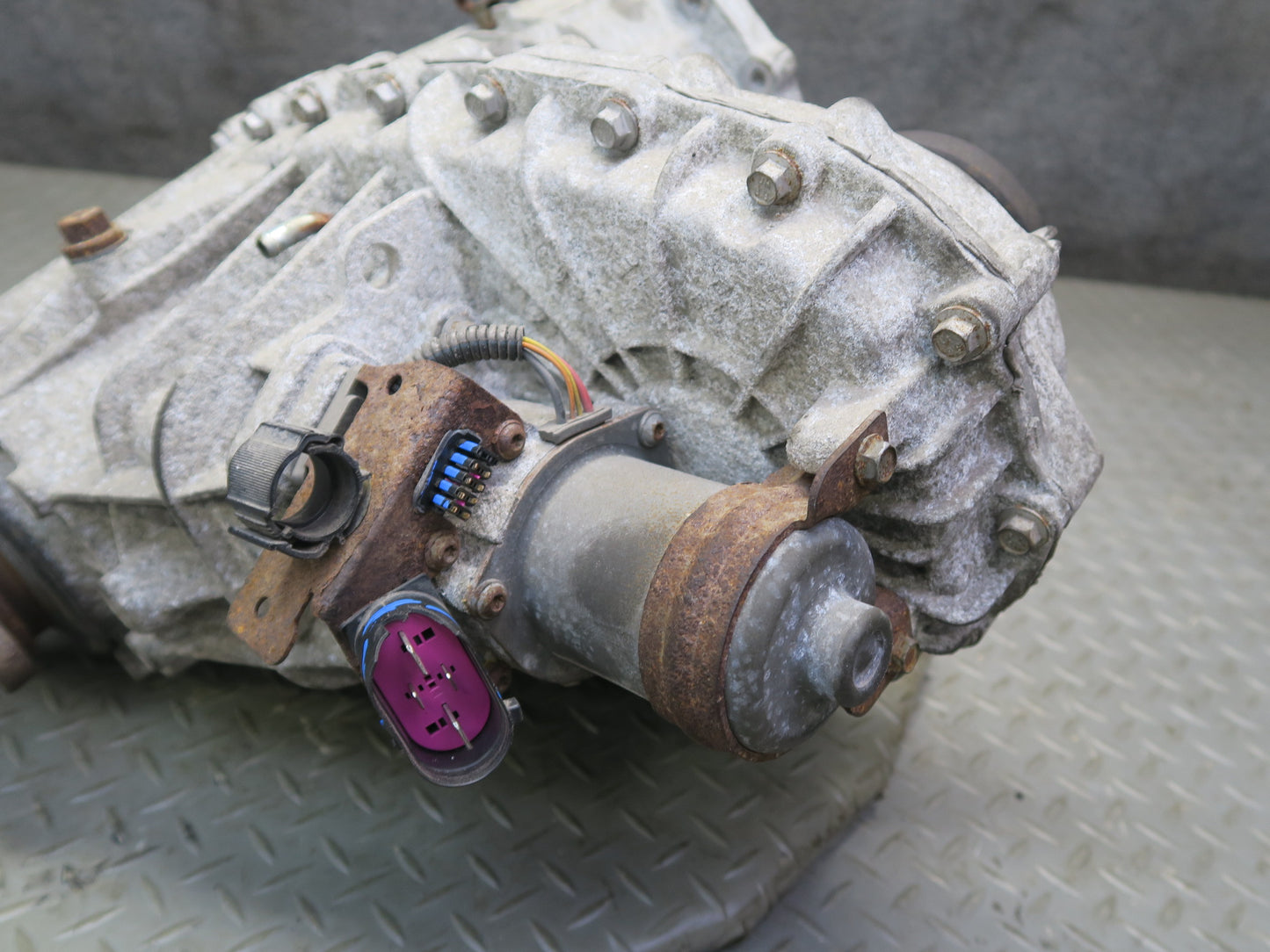 2008-2010 Porsche Cayenne 957 Turbo A/T Transfer Case Box 0AD341041H 102k Miles